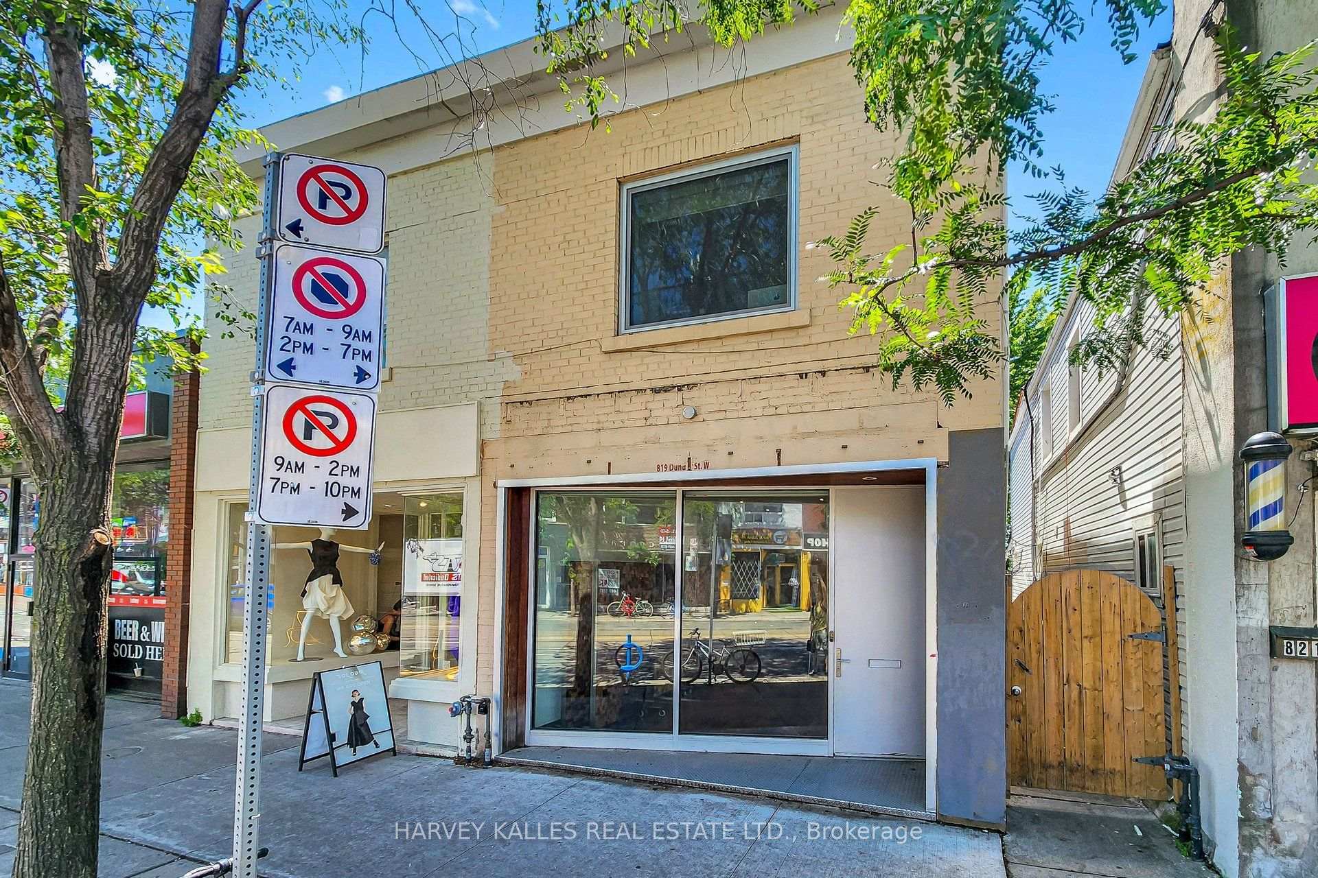 819 Dundas Street W, Toronto