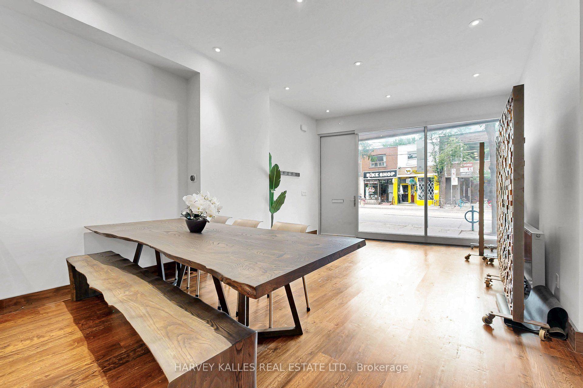 819 Dundas Street W, Toronto