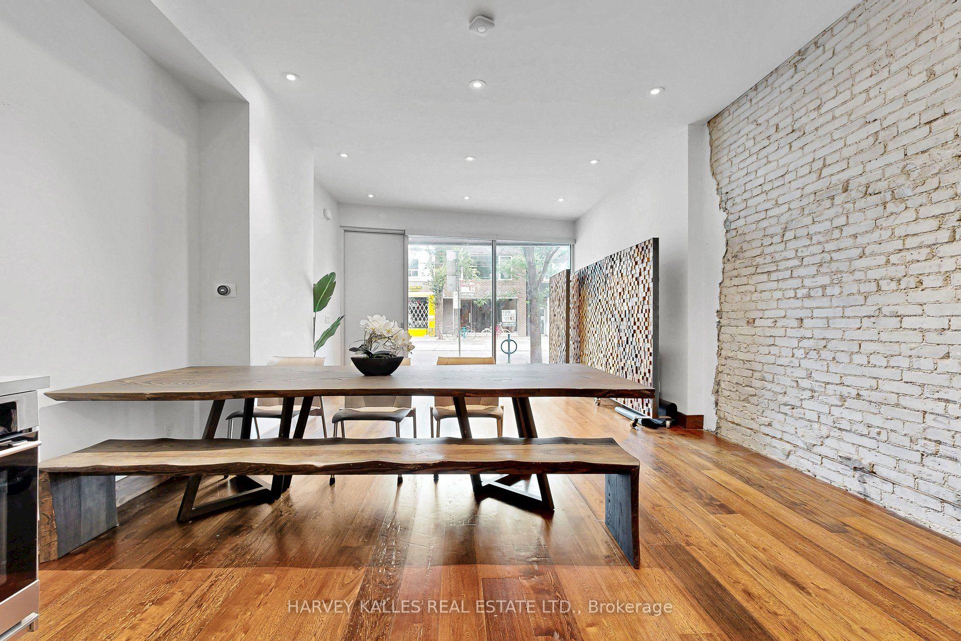 819 Dundas Street W, Toronto