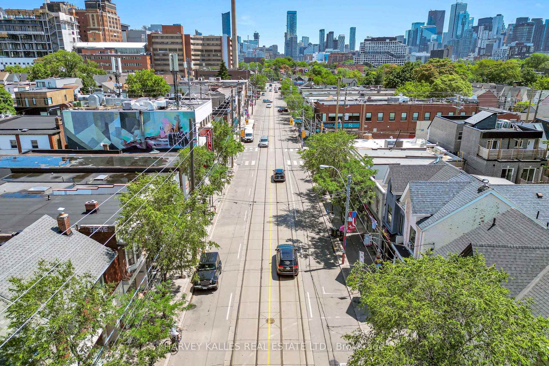 819 Dundas Street W, Toronto