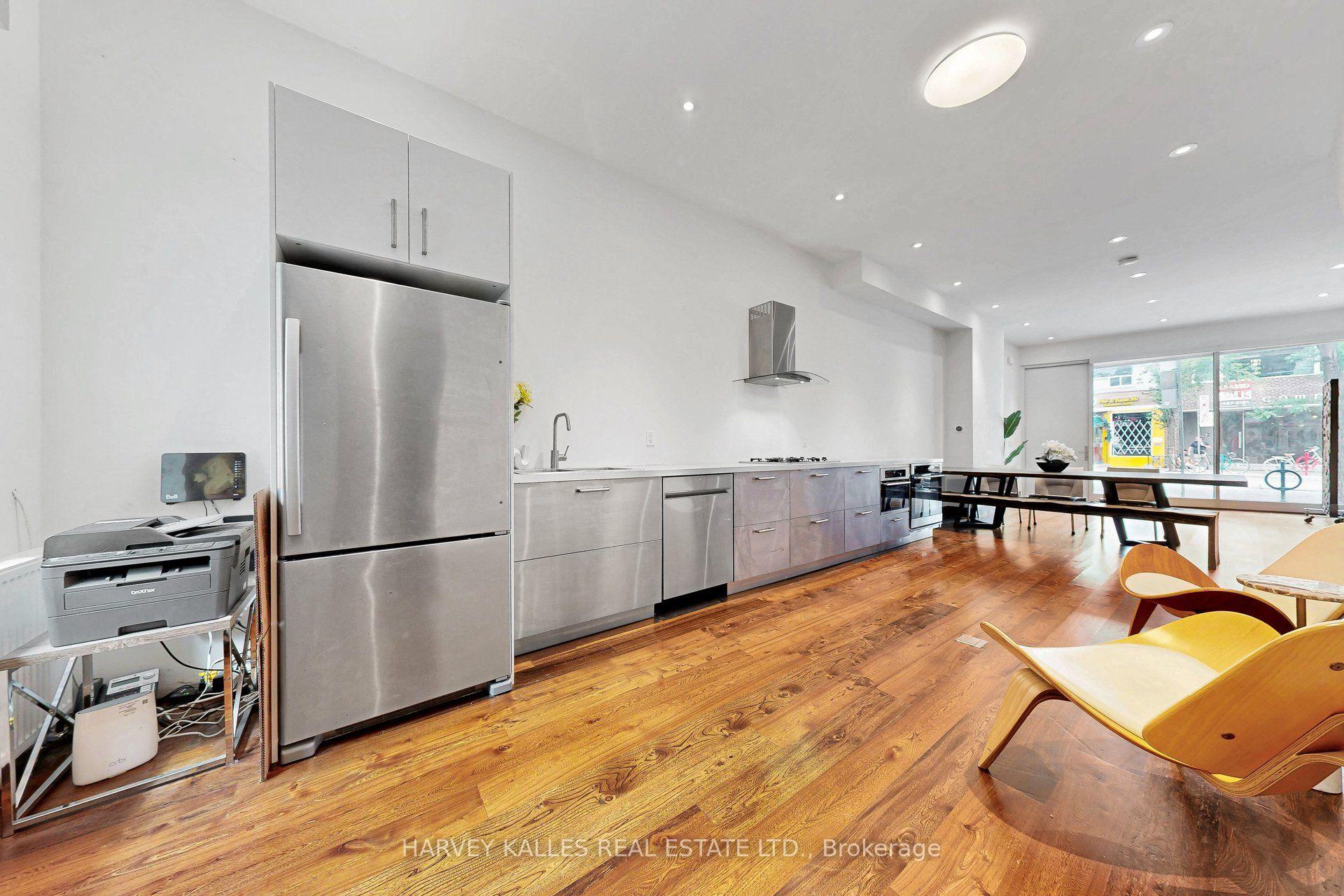819 Dundas Street W, Toronto