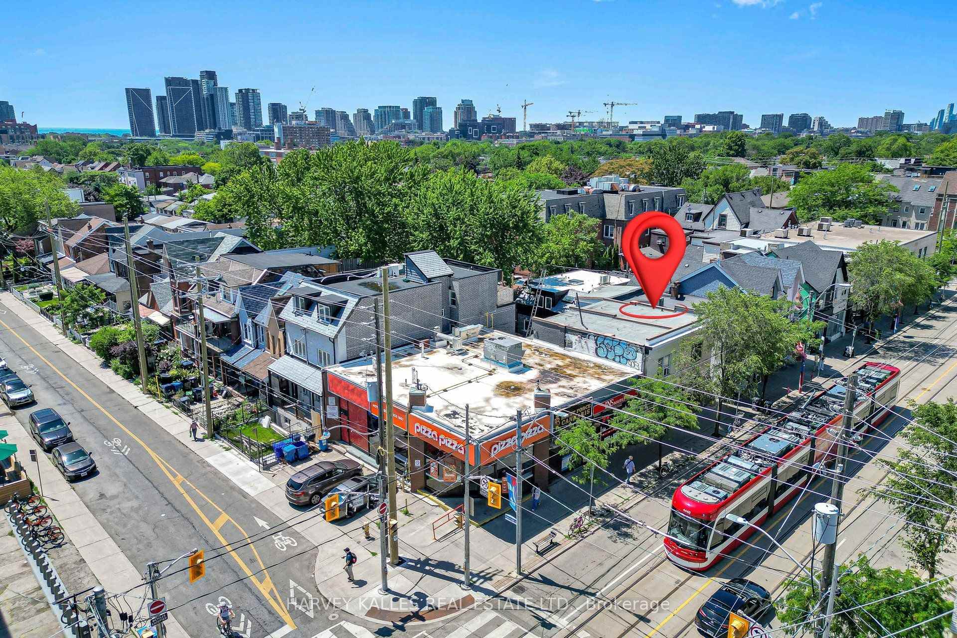 819 Dundas Street W, Toronto