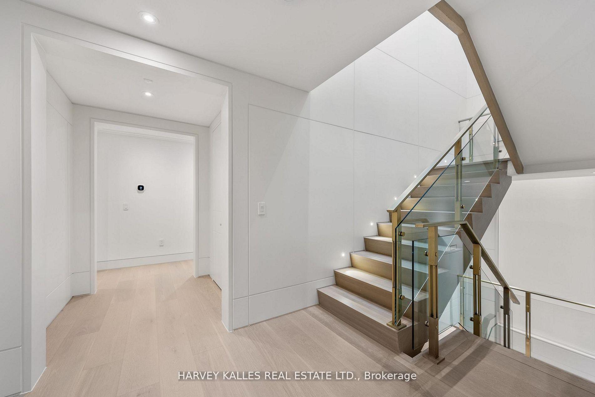 335 Lytton Boulevard, Toronto