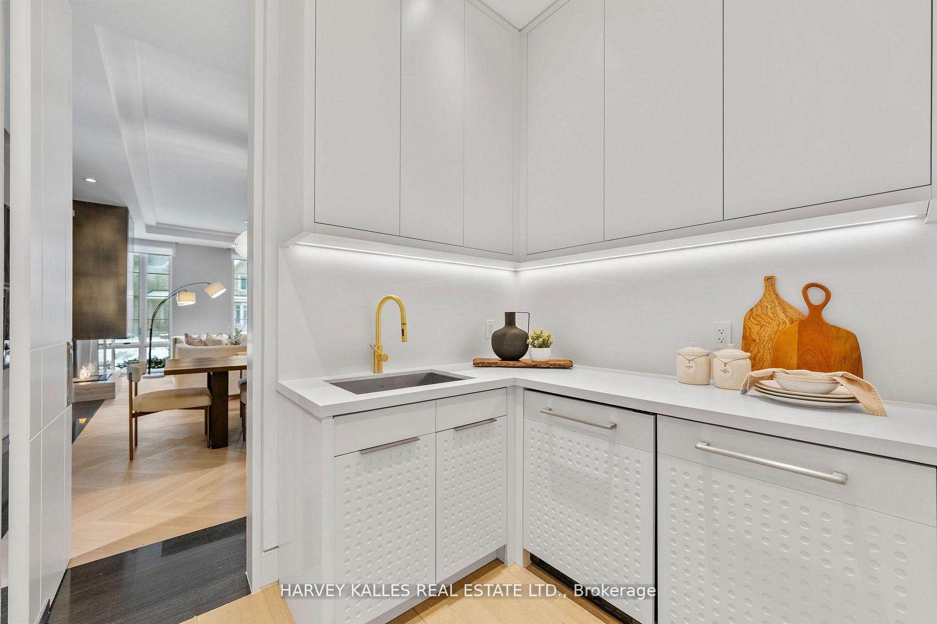 335 Lytton Boulevard, Toronto