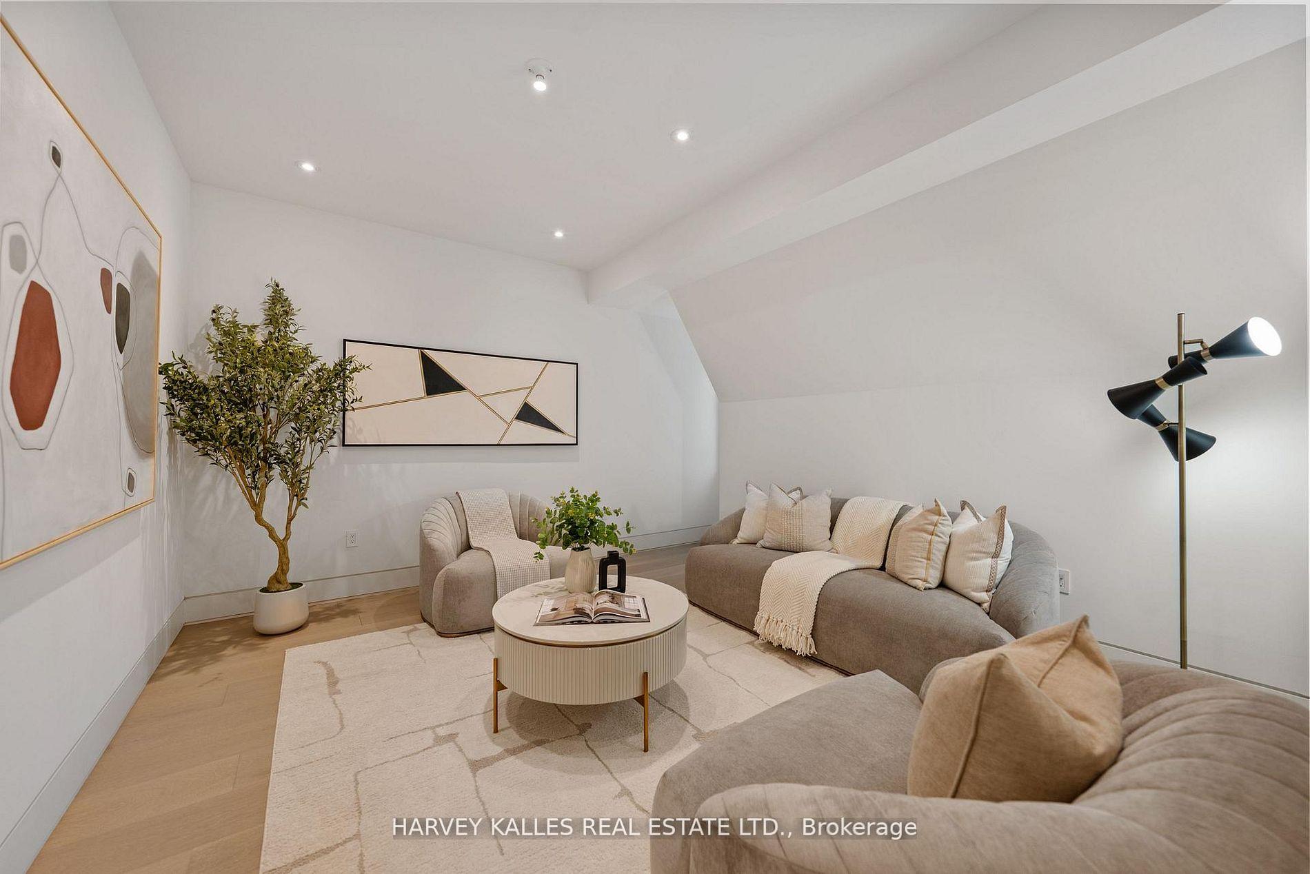 335 Lytton Boulevard, Toronto