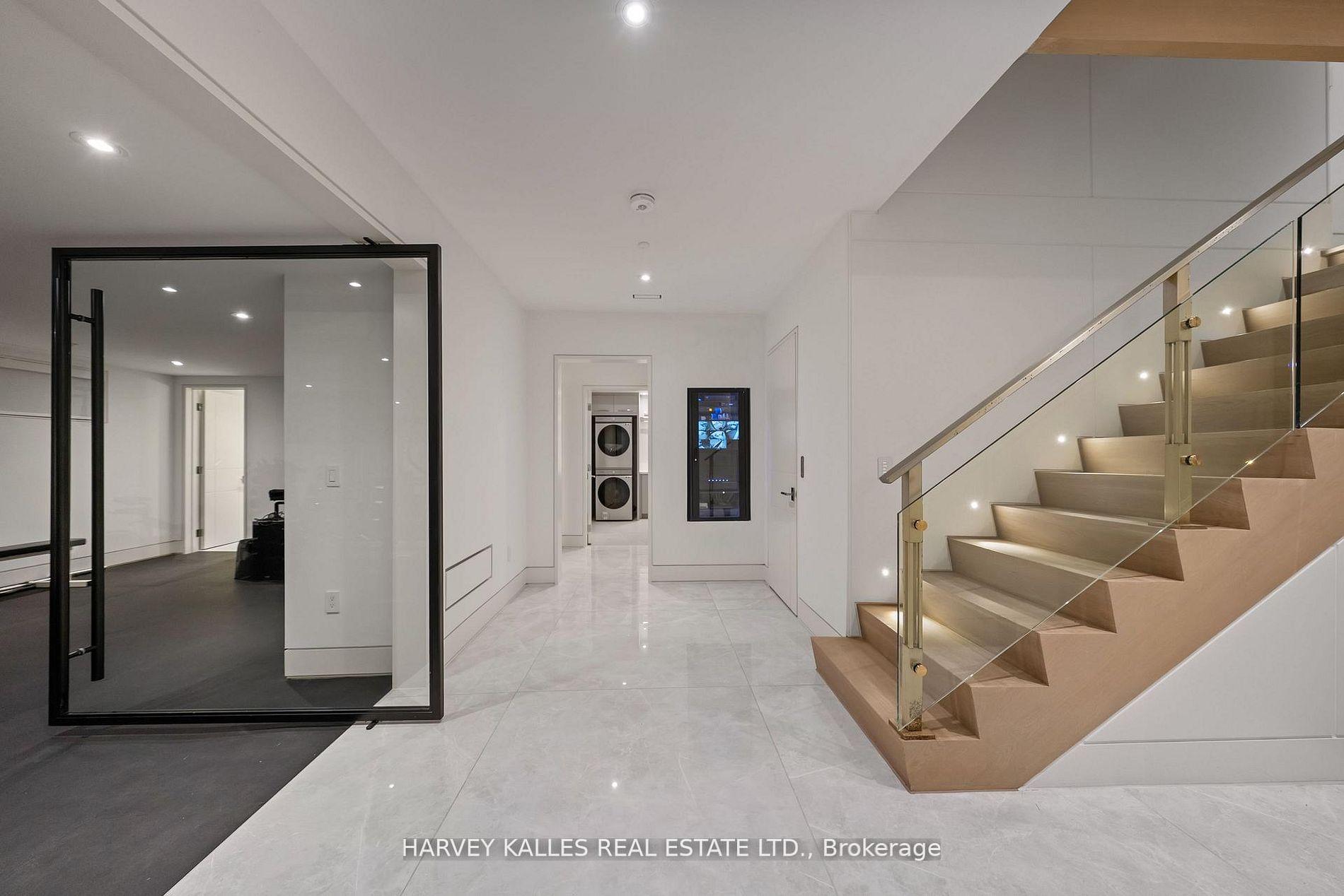 335 Lytton Boulevard, Toronto