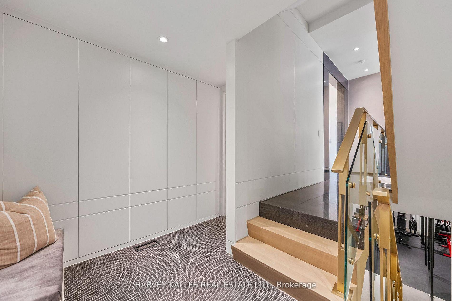 335 Lytton Boulevard, Toronto
