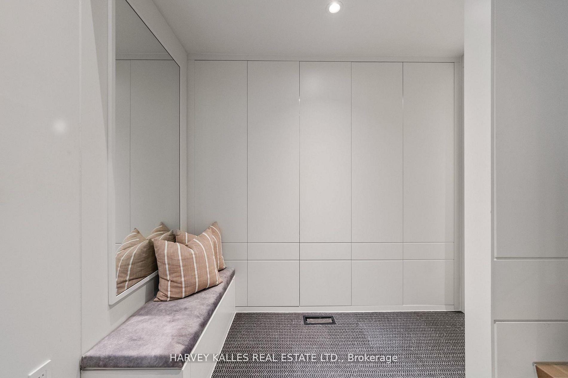 335 Lytton Boulevard, Toronto