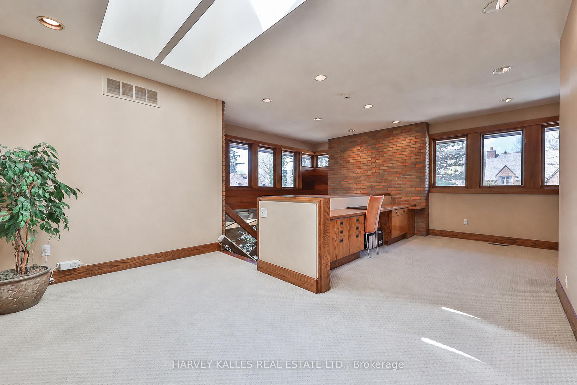 223 Hillhurst Boulevard, Toronto