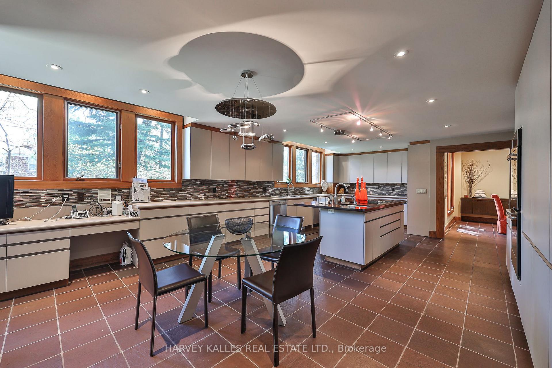 223 Hillhurst Boulevard, Toronto