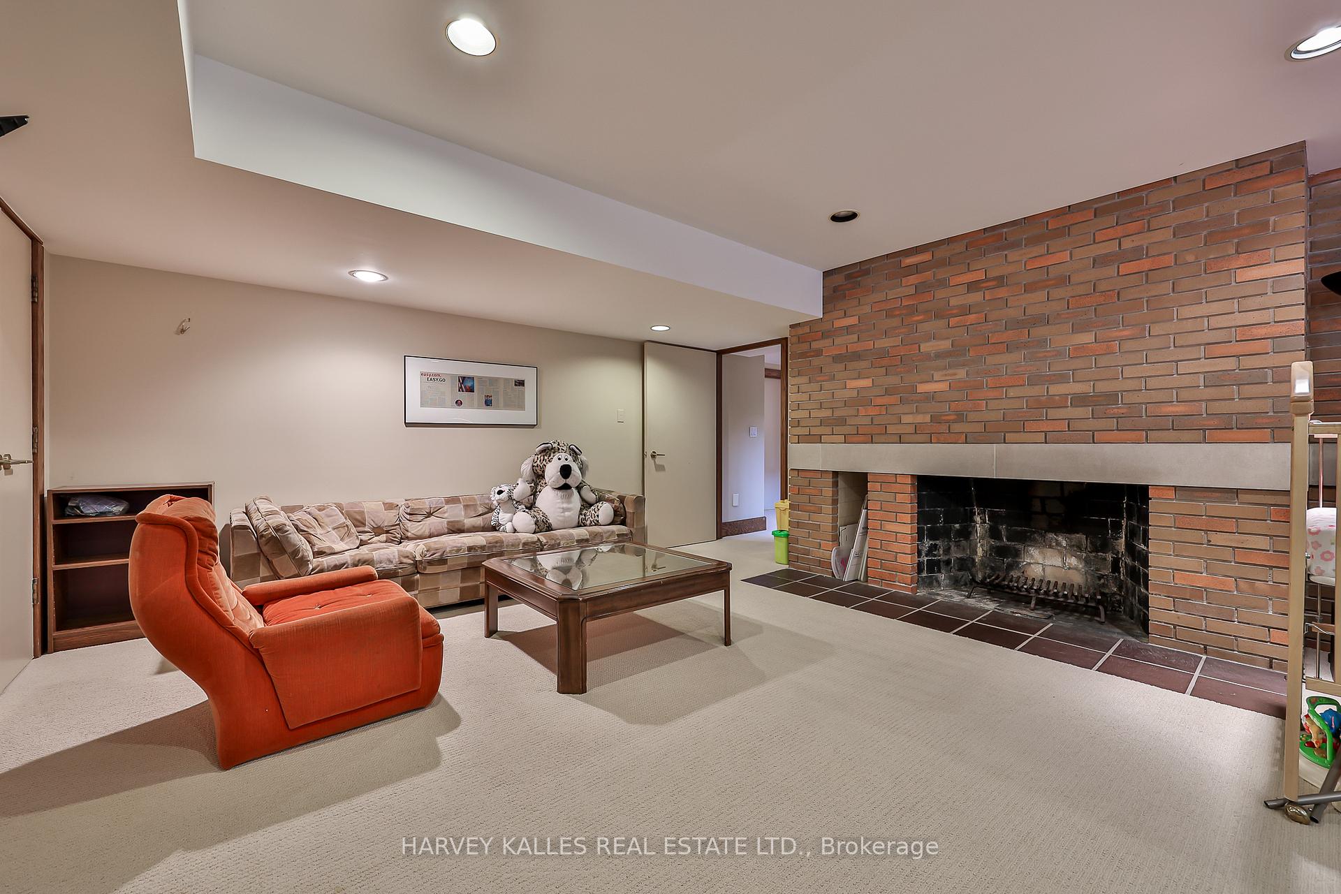 223 Hillhurst Boulevard, Toronto
