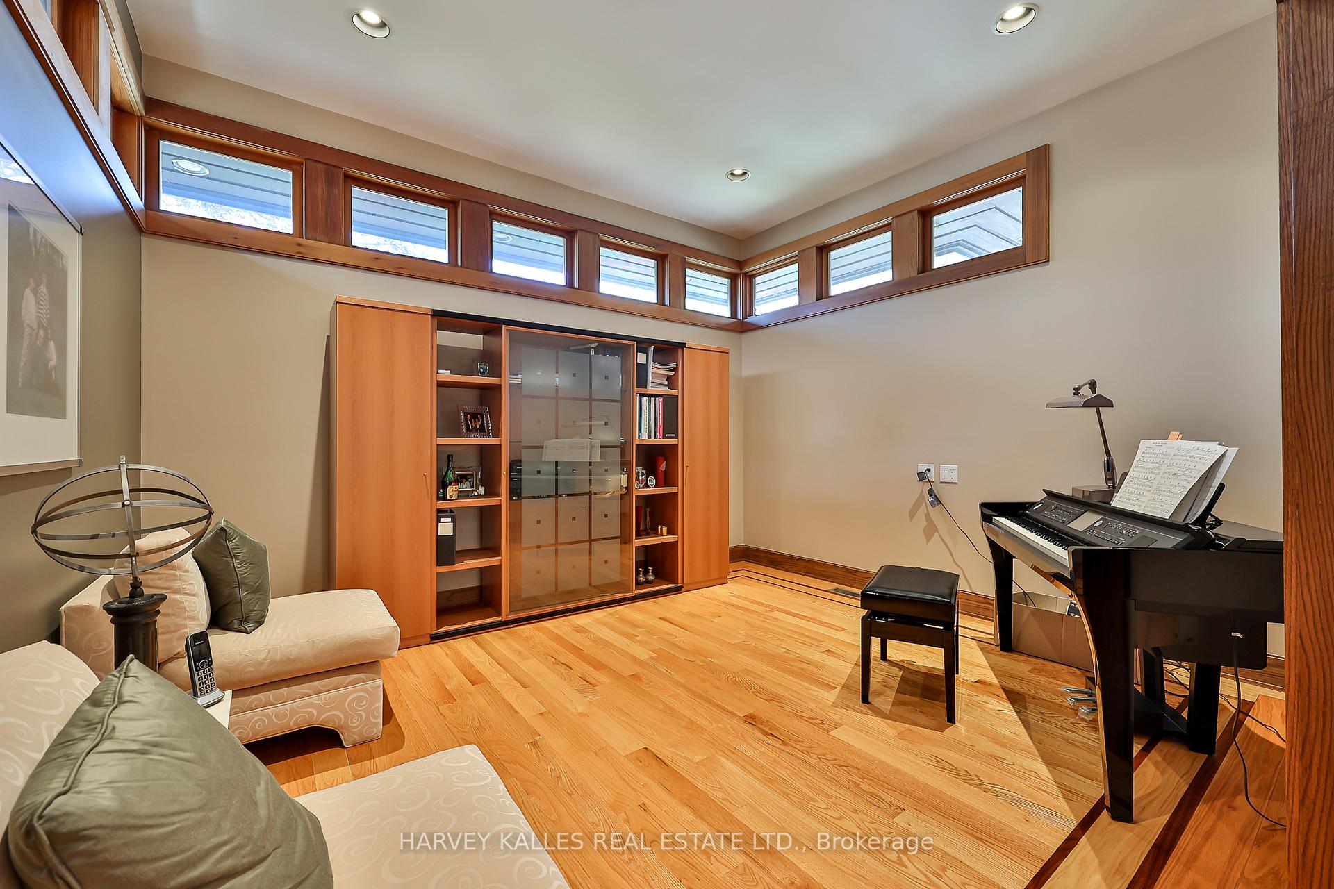 223 Hillhurst Boulevard, Toronto