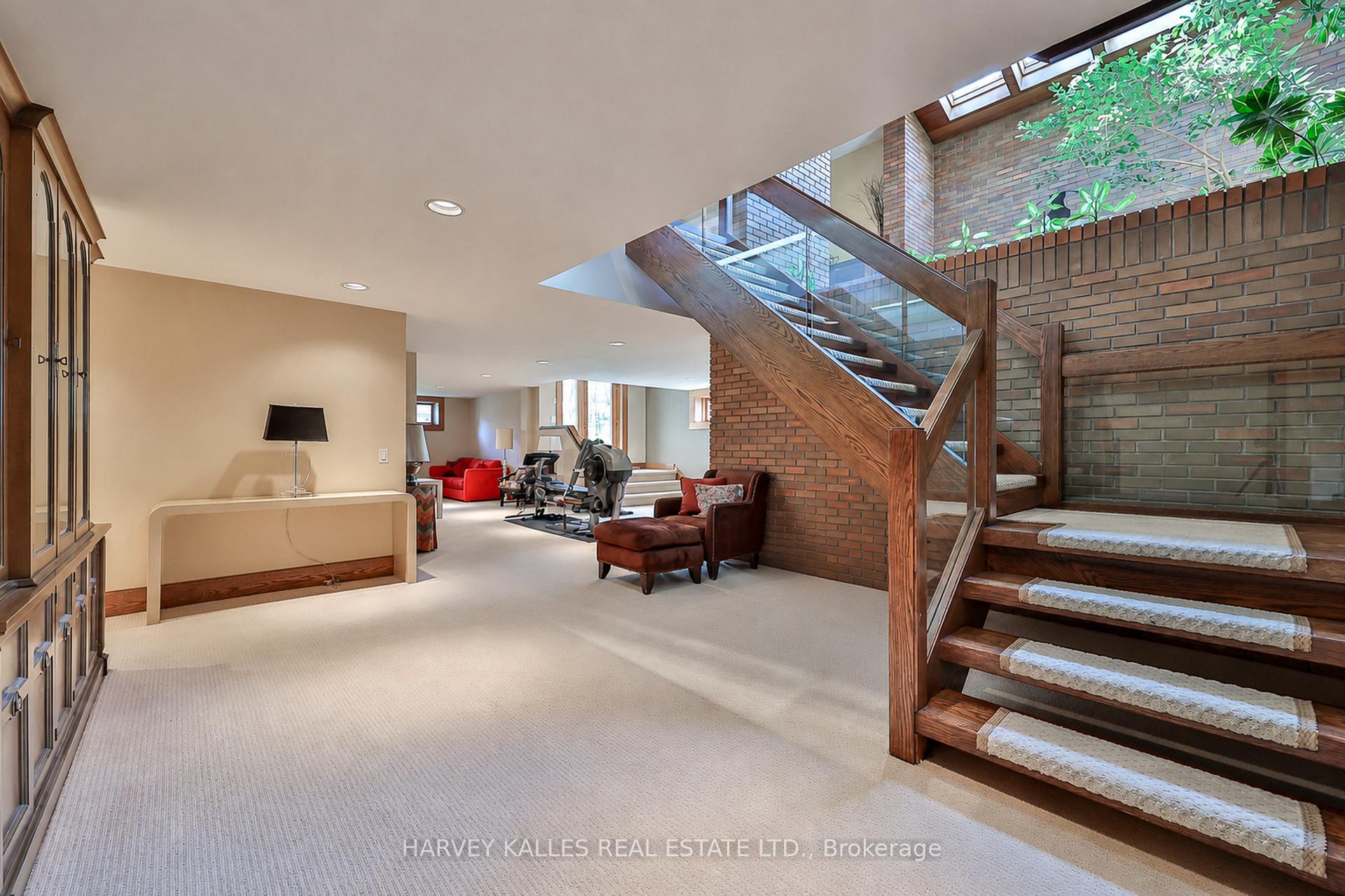 223 Hillhurst Boulevard, Toronto