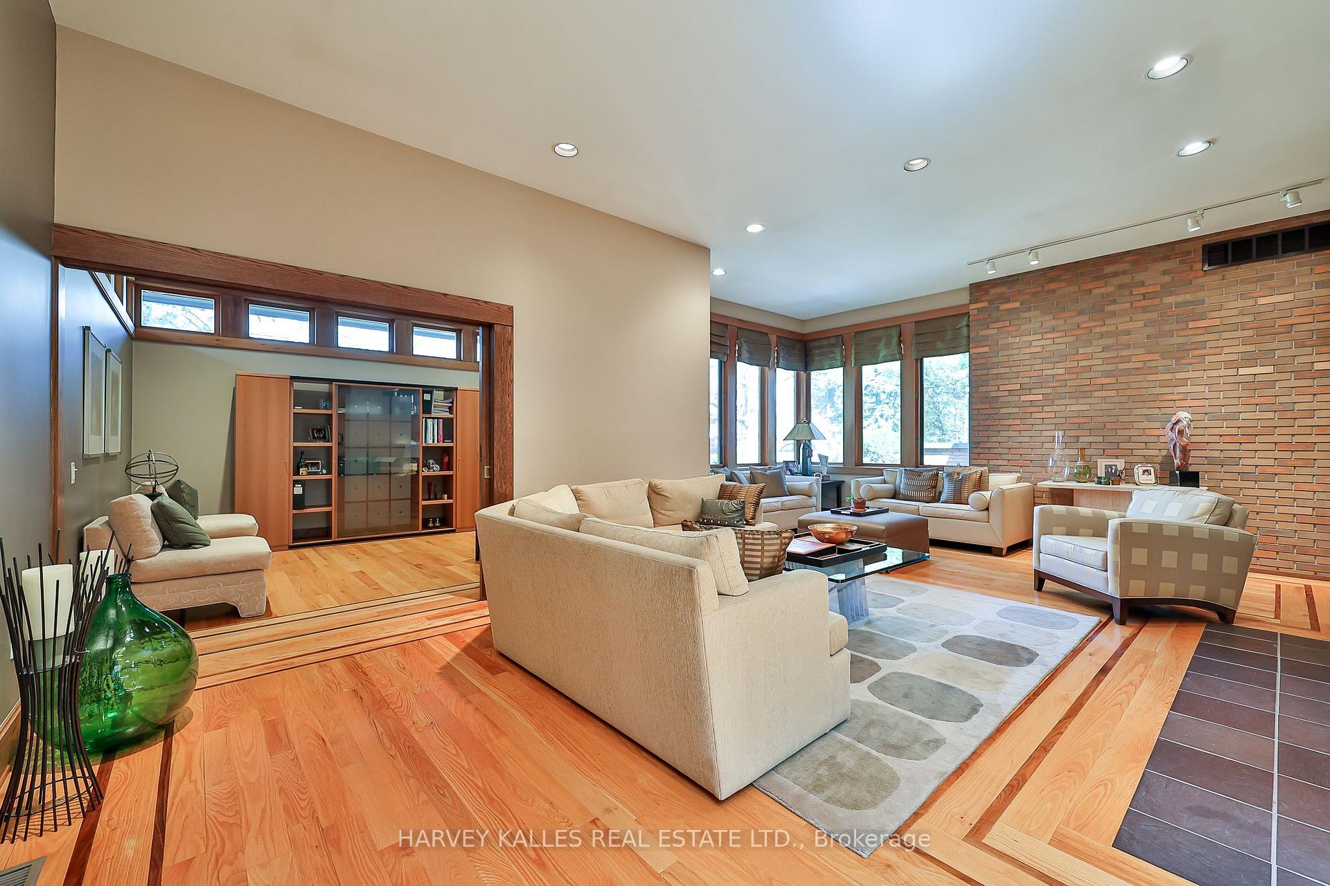 223 Hillhurst Boulevard, Toronto