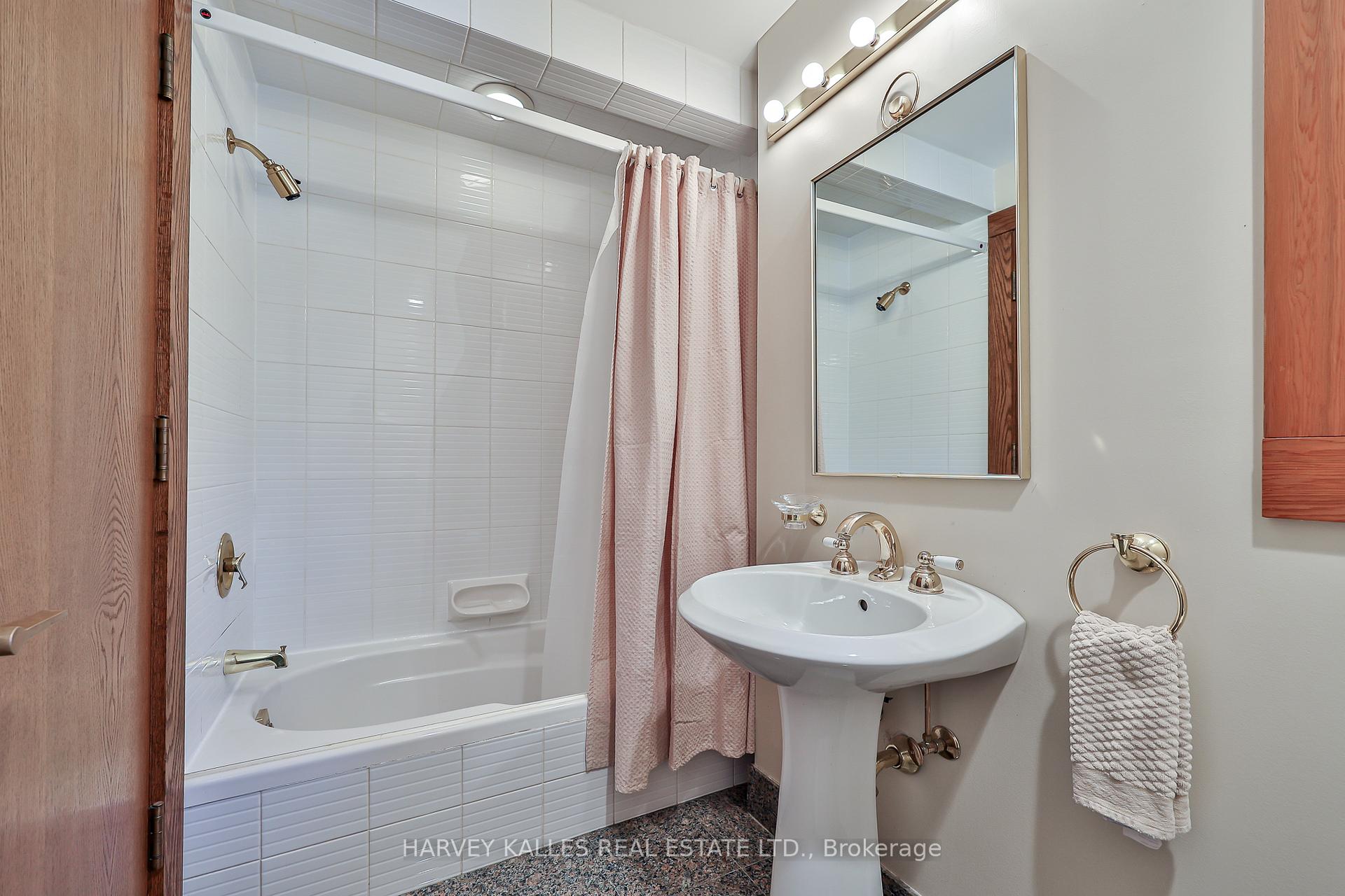 223 Hillhurst Boulevard, Toronto