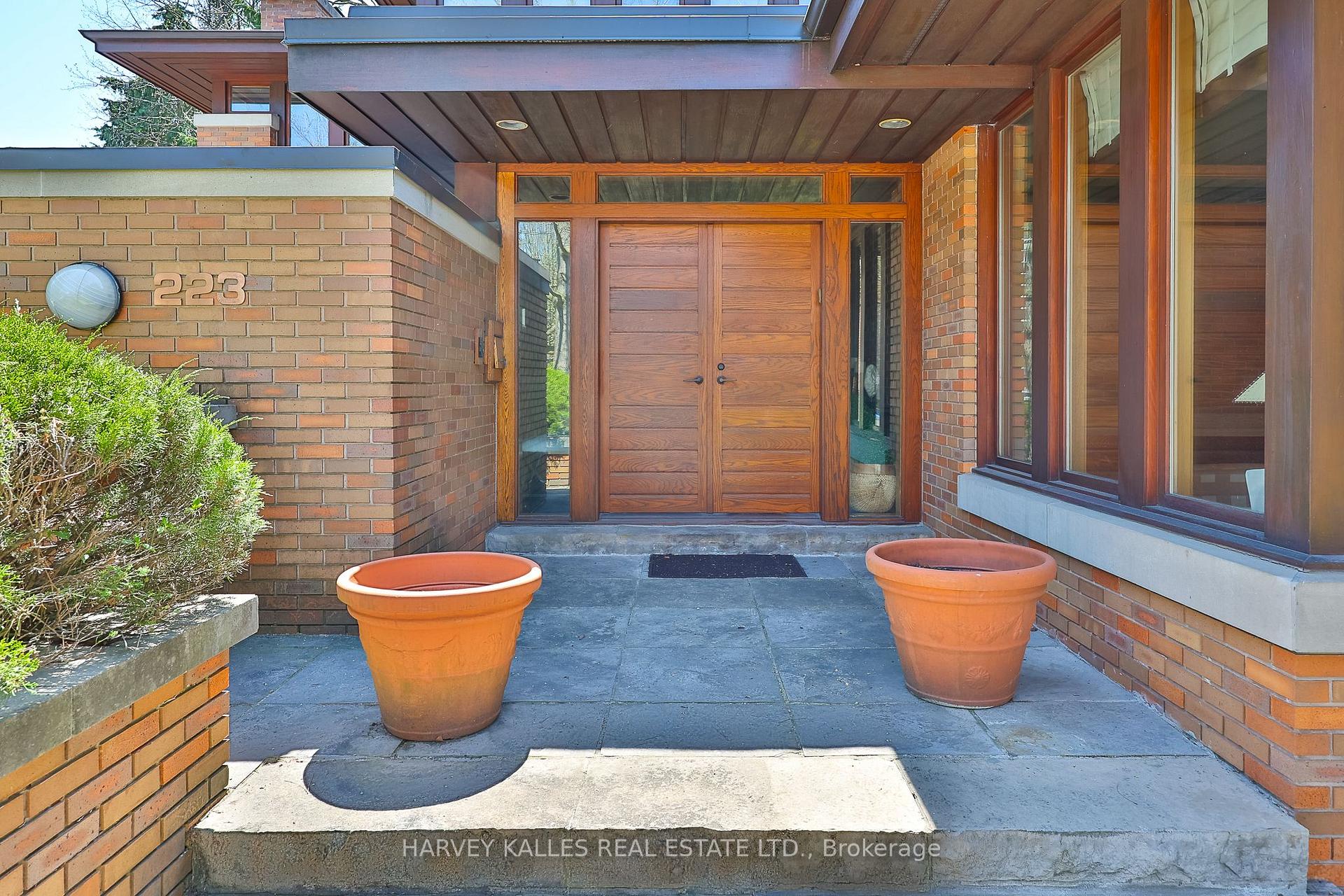 223 Hillhurst Boulevard, Toronto