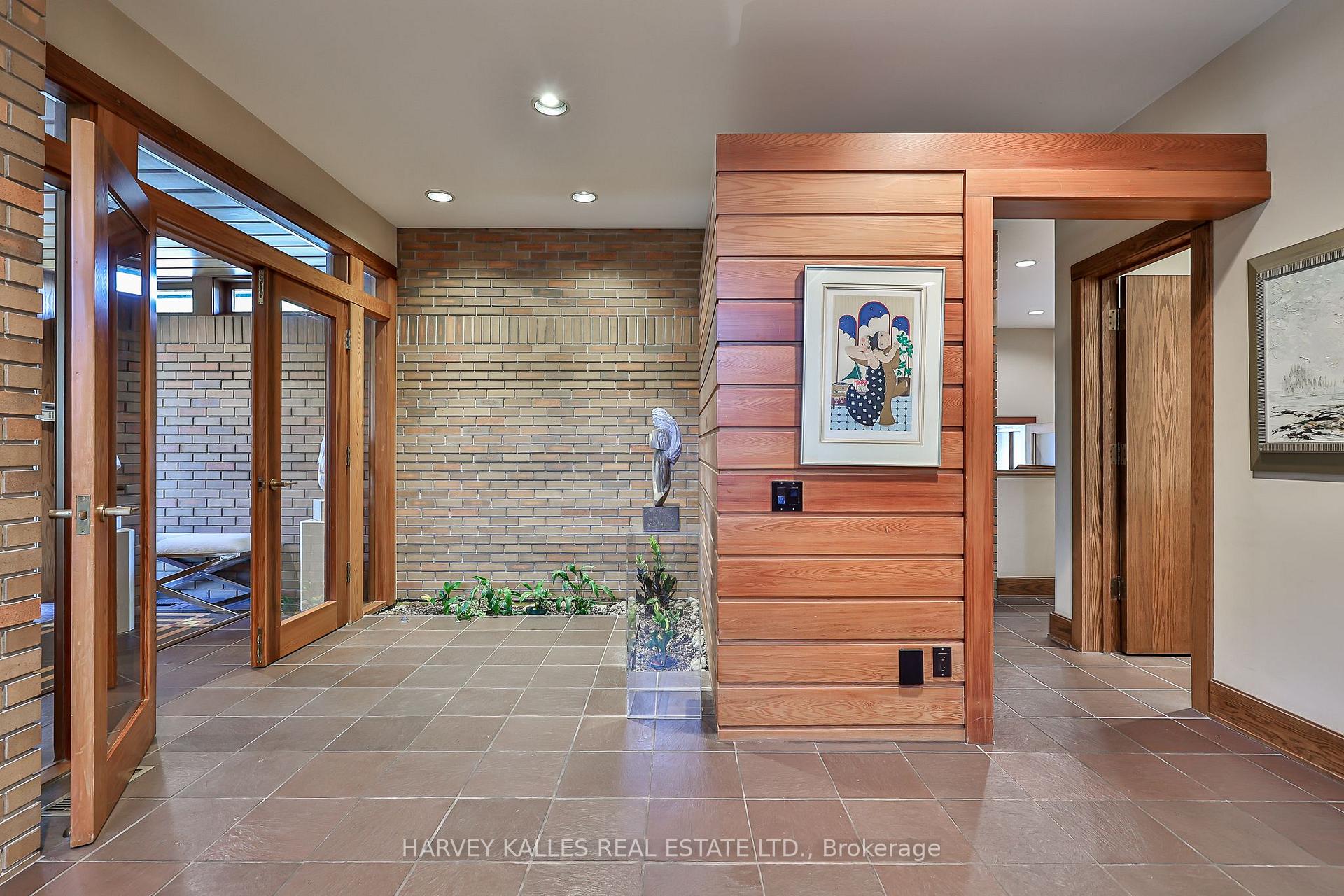 223 Hillhurst Boulevard, Toronto