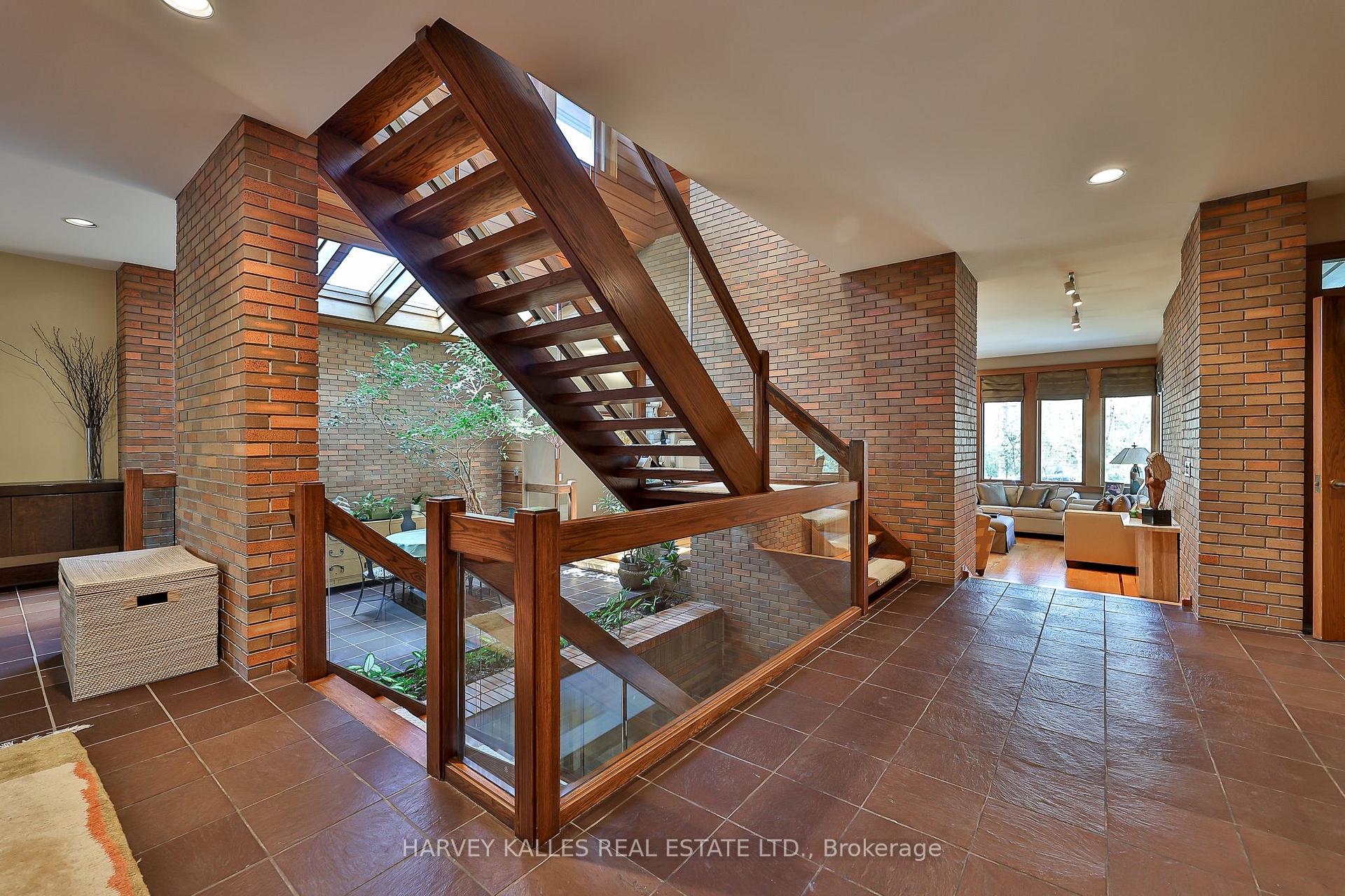 223 Hillhurst Boulevard, Toronto