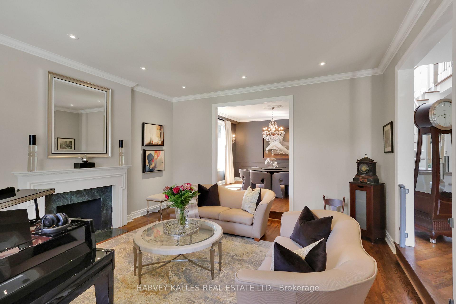 254 Yonge Boulevard, Toronto