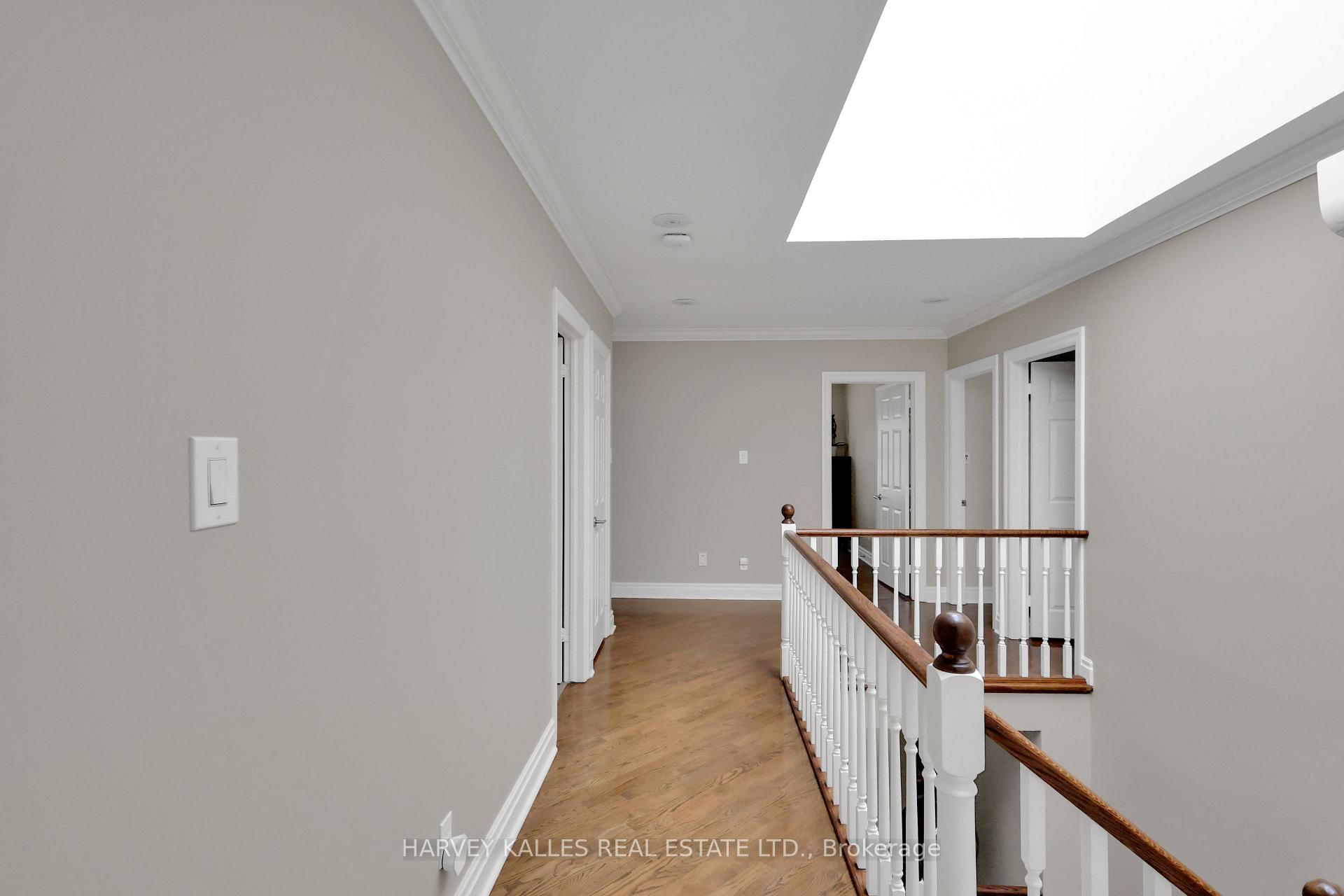 254 Yonge Boulevard, Toronto