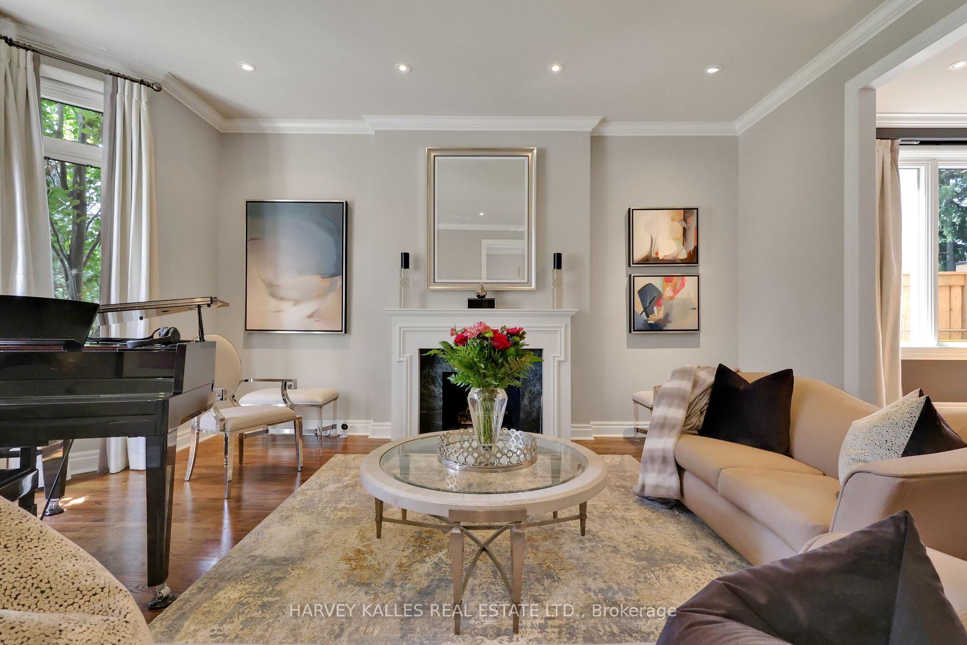 254 Yonge Boulevard, Toronto