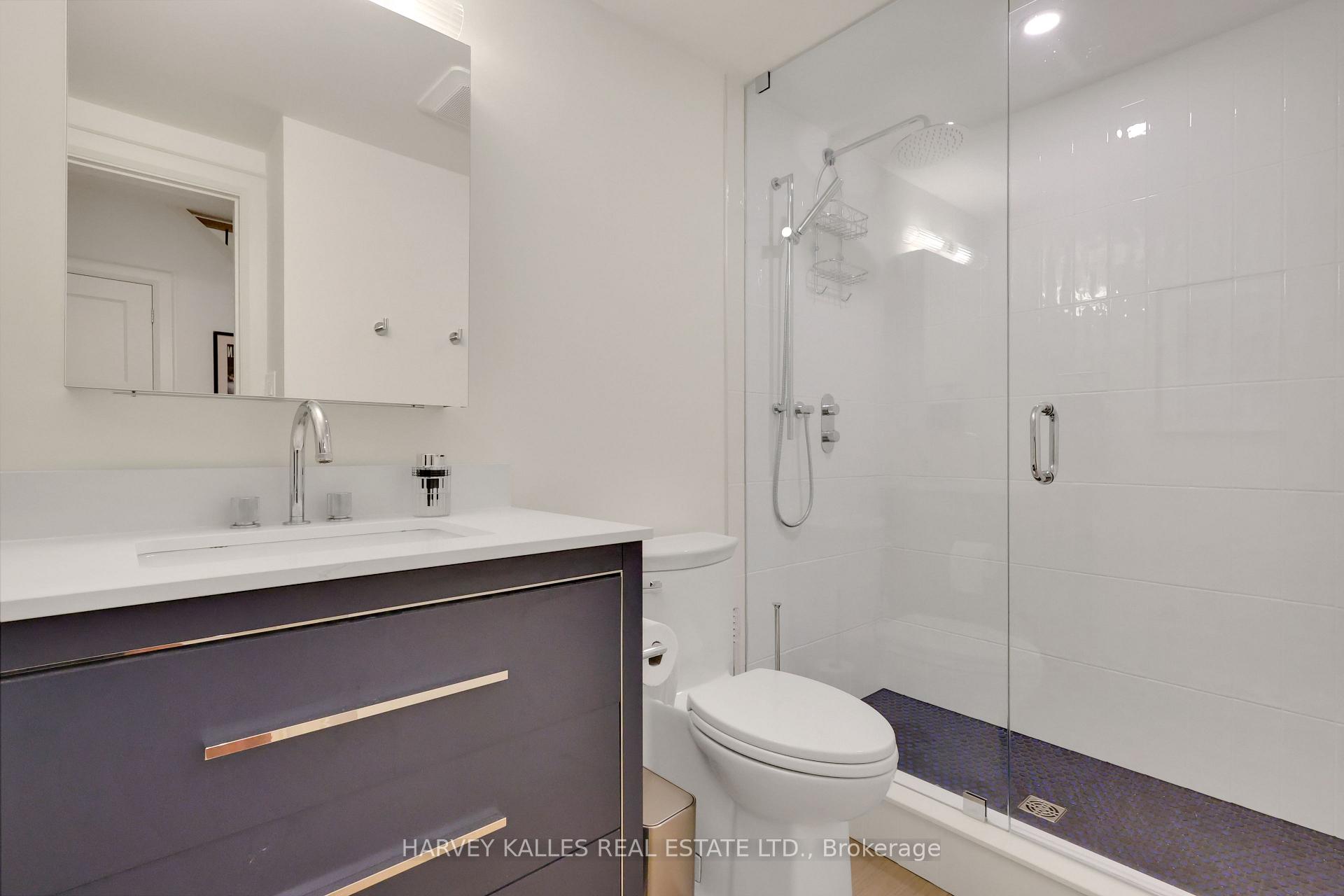 254 Yonge Boulevard, Toronto