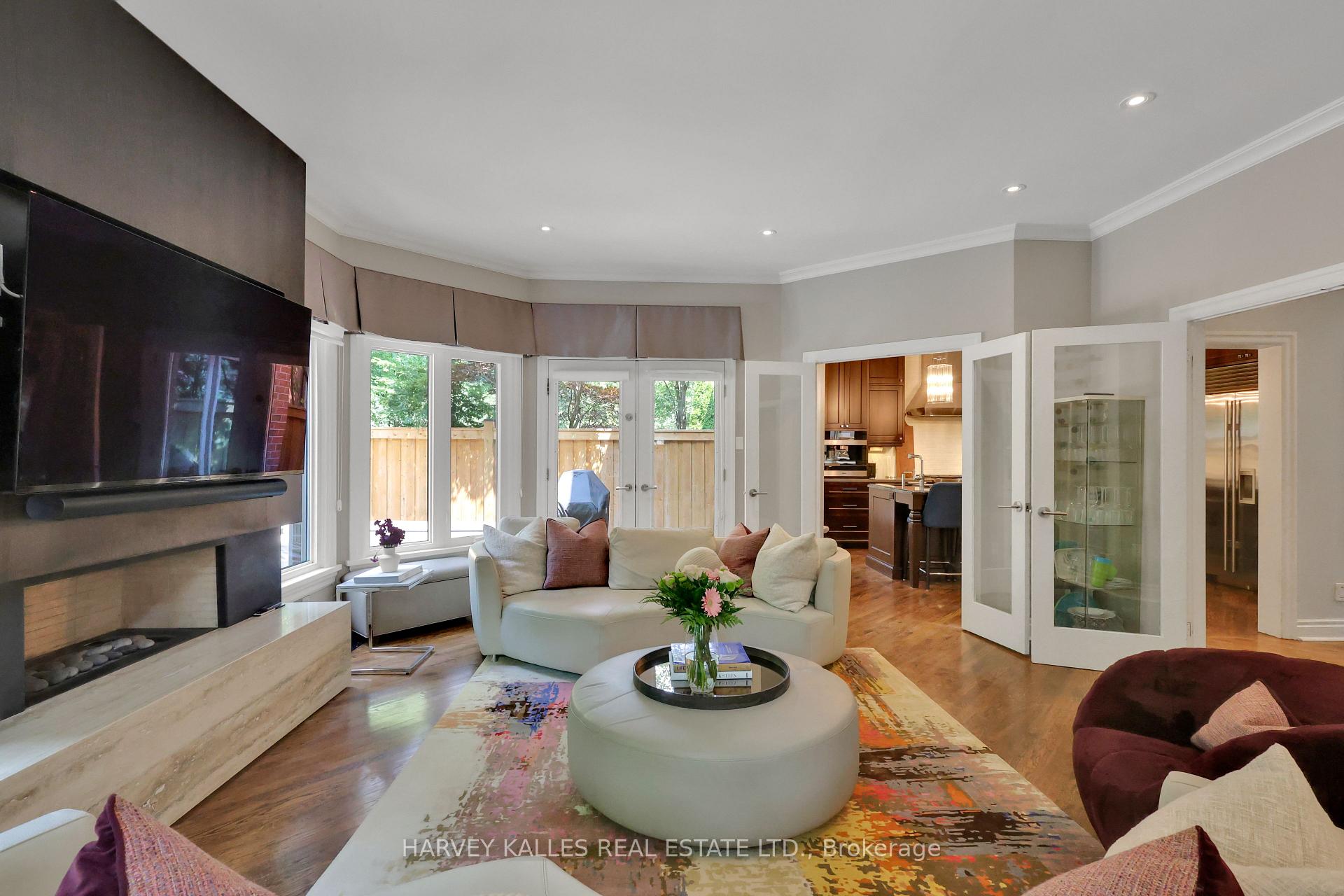 254 Yonge Boulevard, Toronto