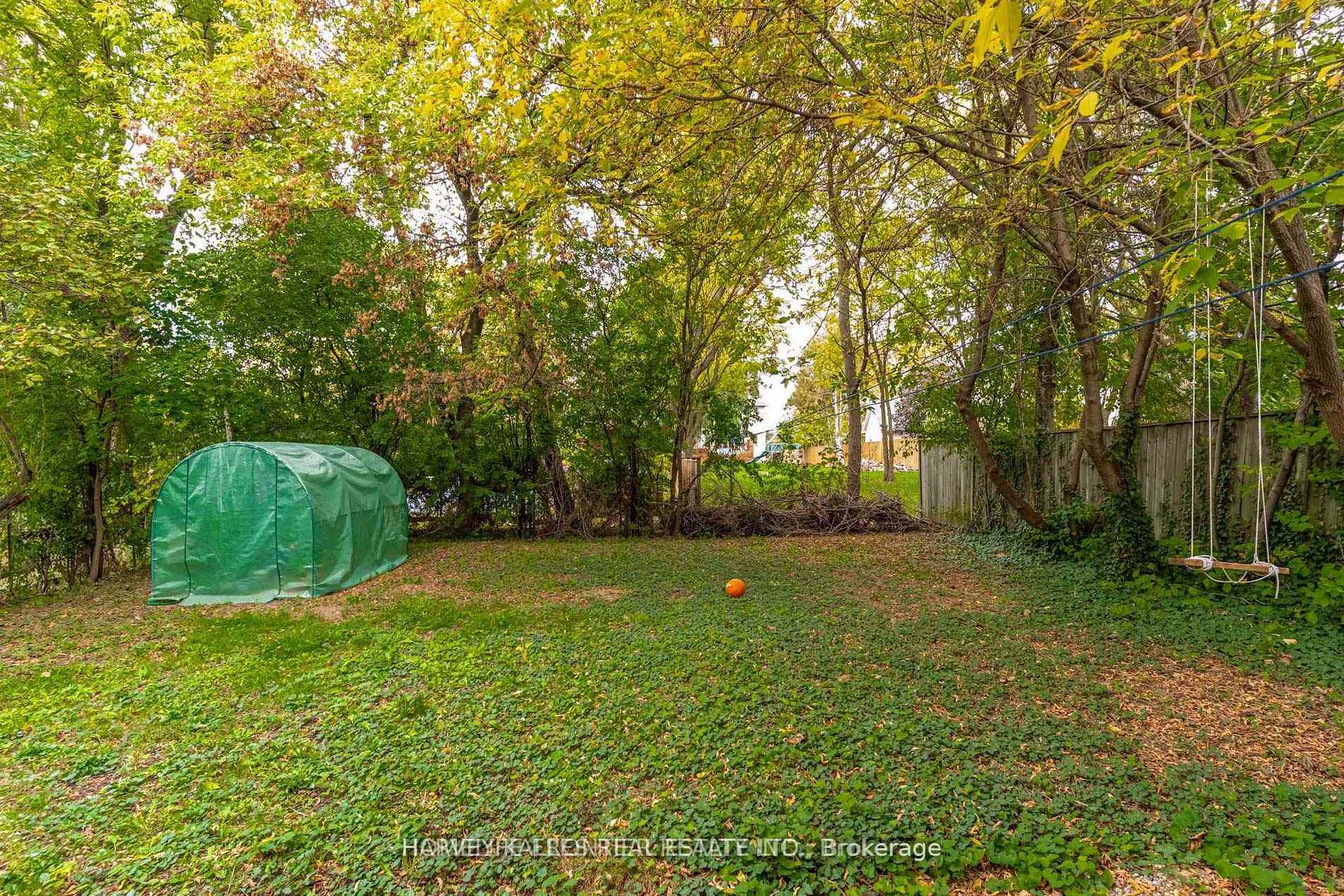 208 Betty Ann Drive, Toronto