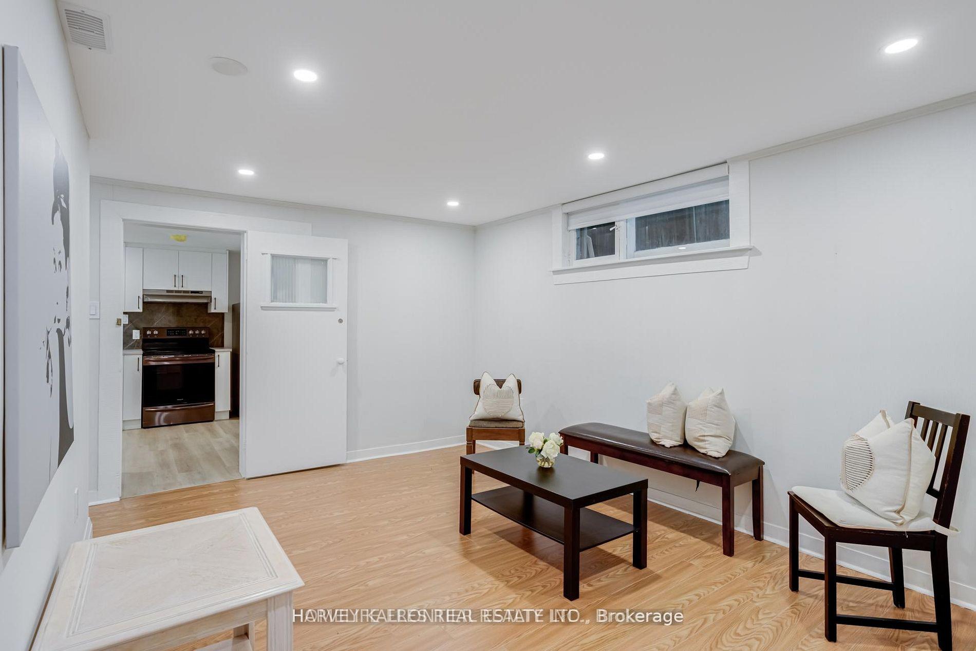 208 Betty Ann Drive, Toronto