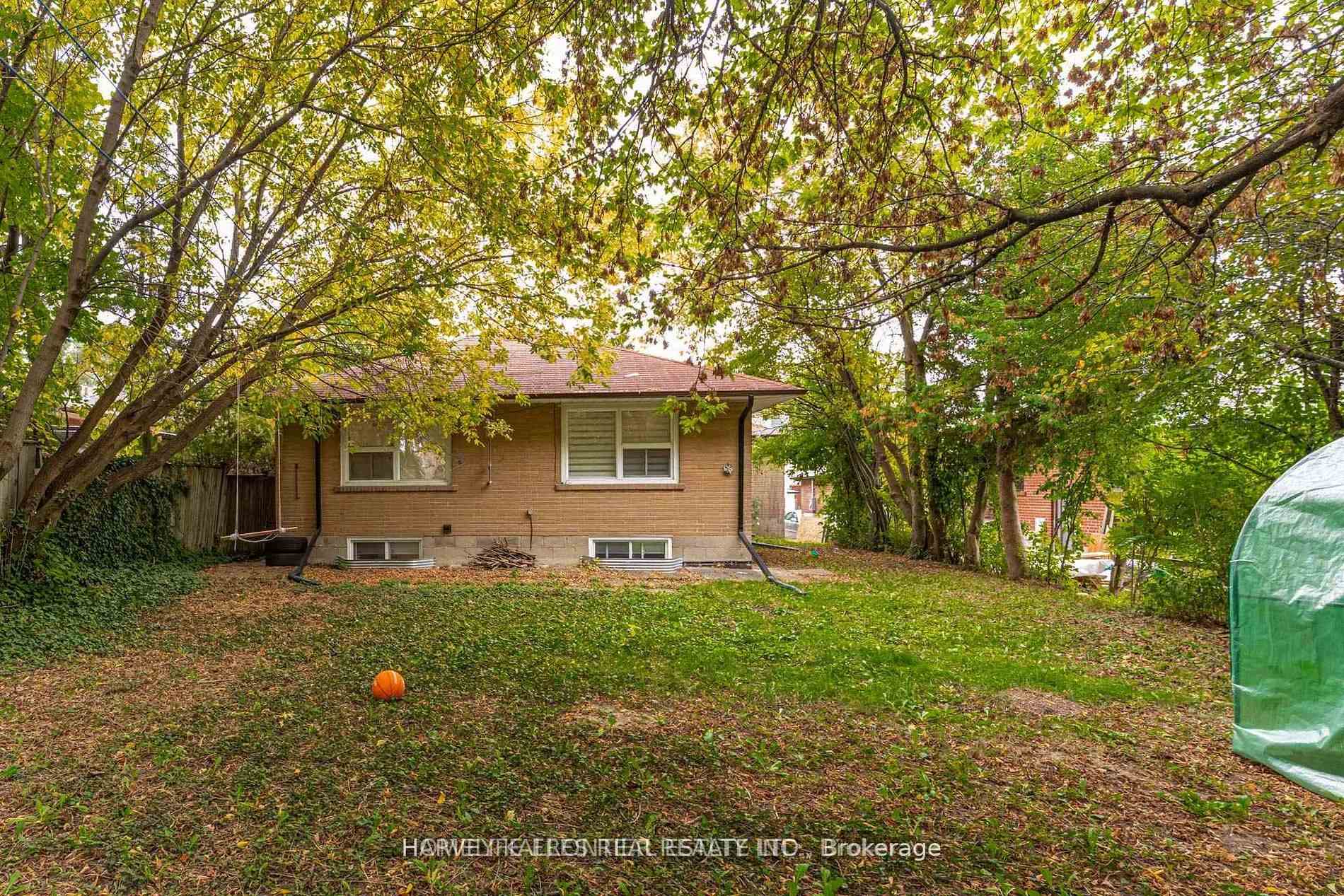 208 Betty Ann Drive, Toronto