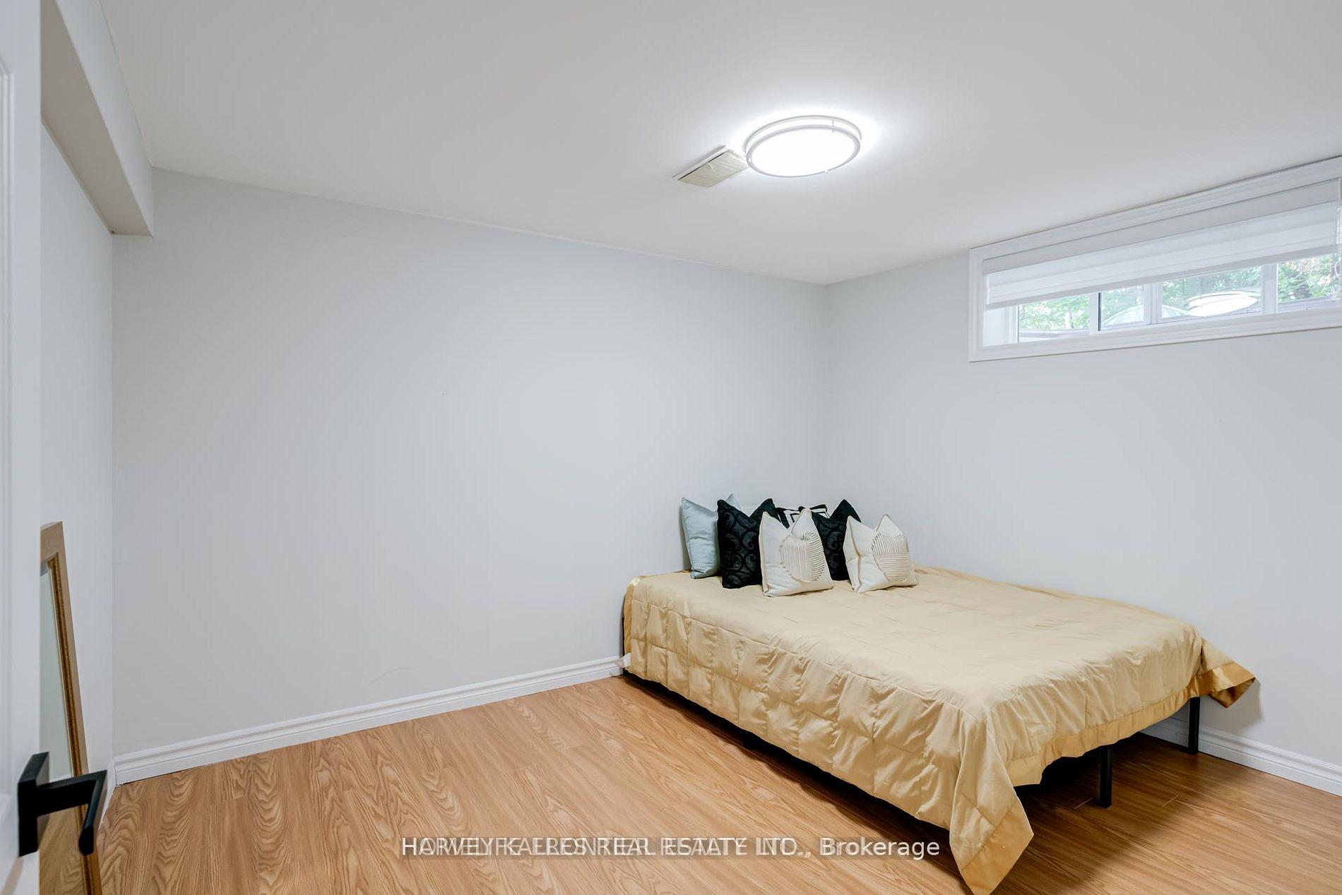 208 Betty Ann Drive, Toronto
