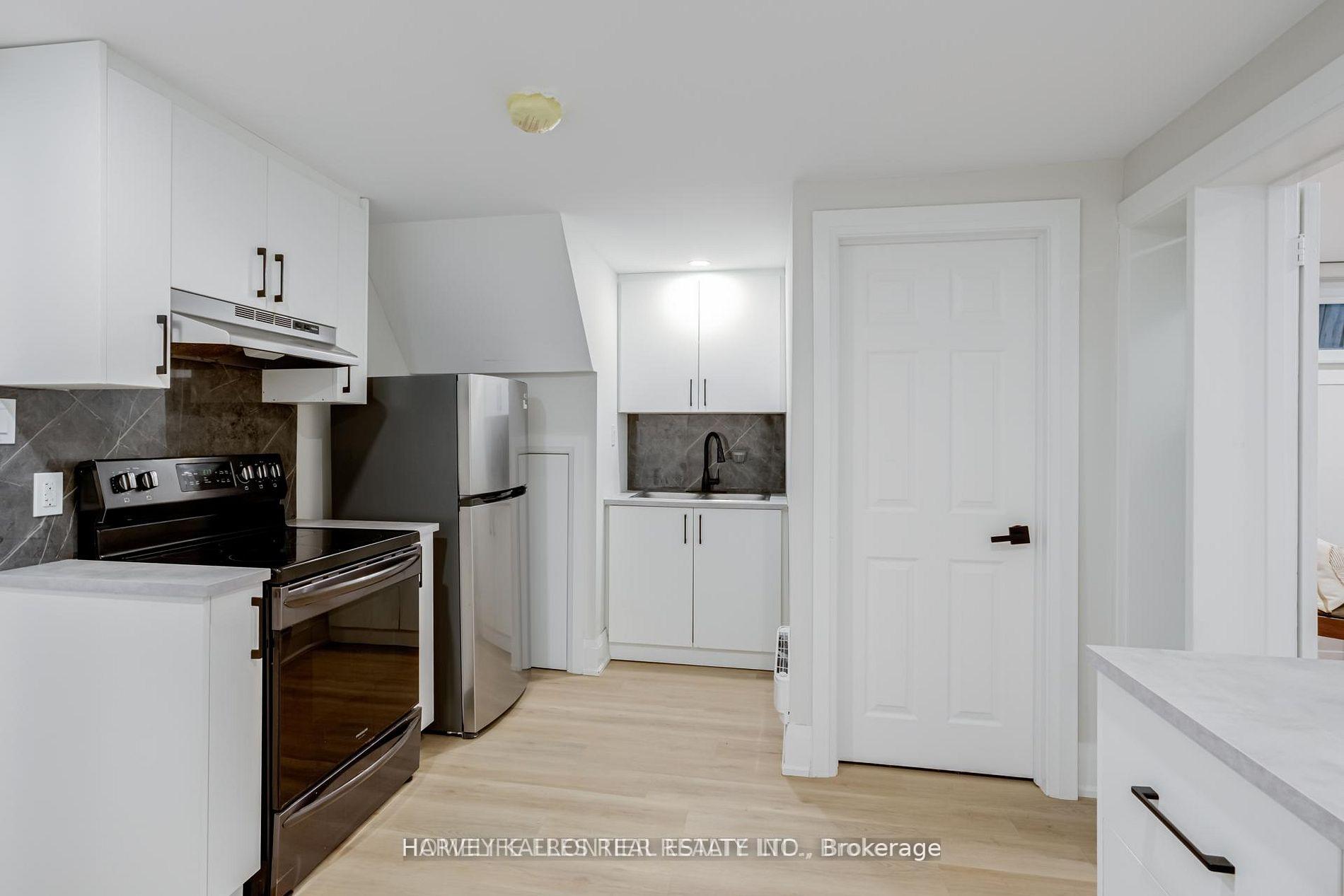 208 Betty Ann Drive, Toronto