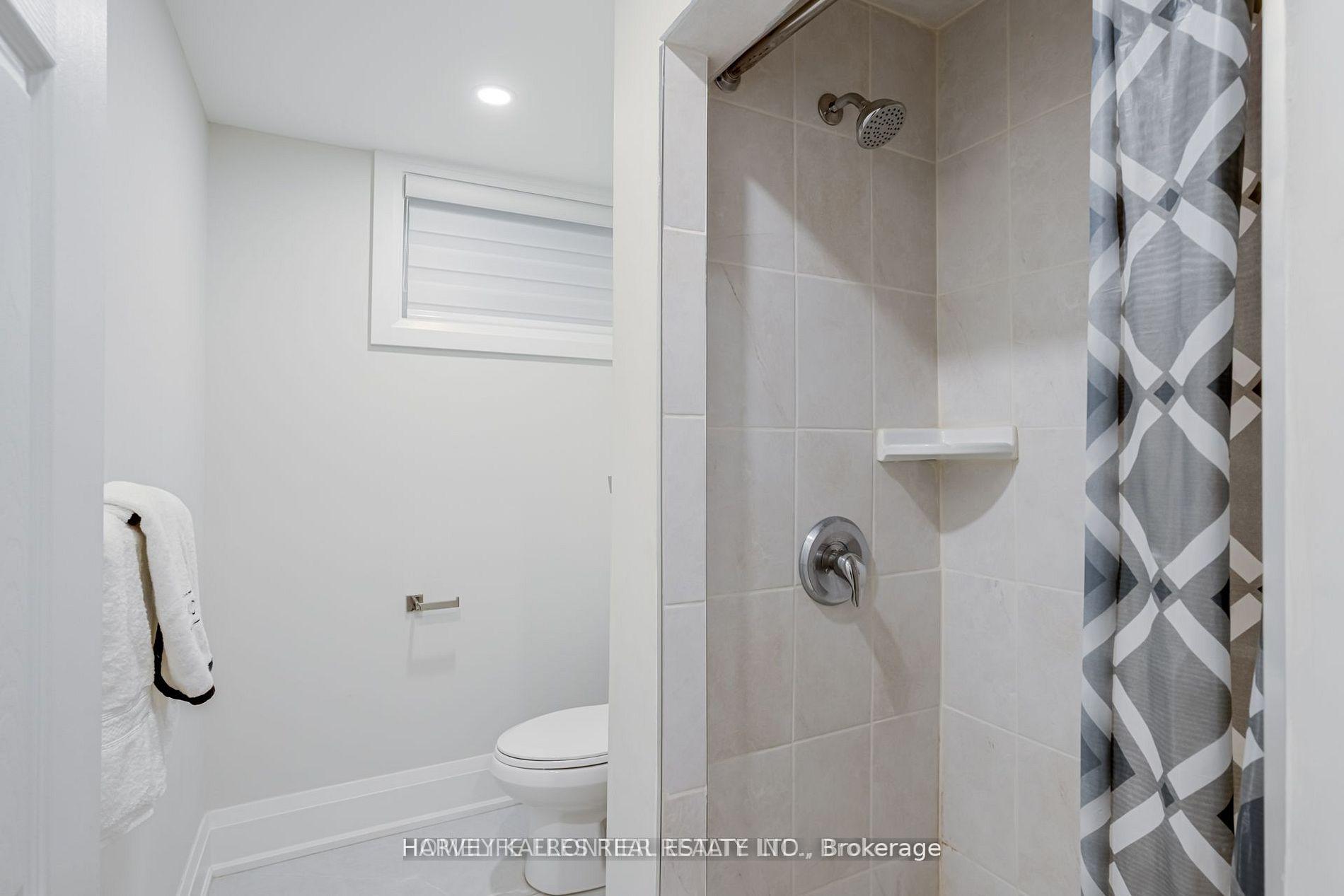 208 Betty Ann Drive, Toronto