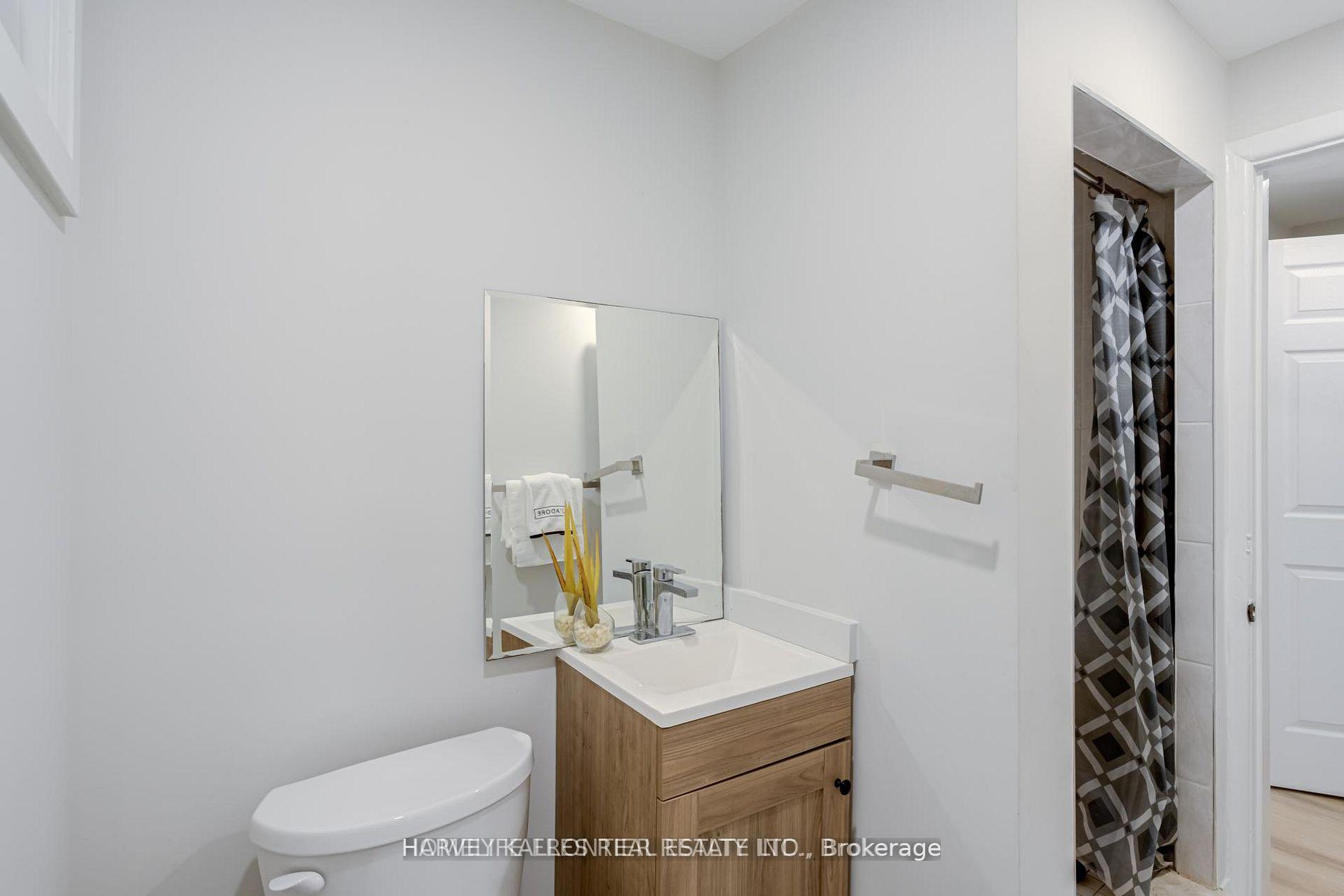 208 Betty Ann Drive, Toronto