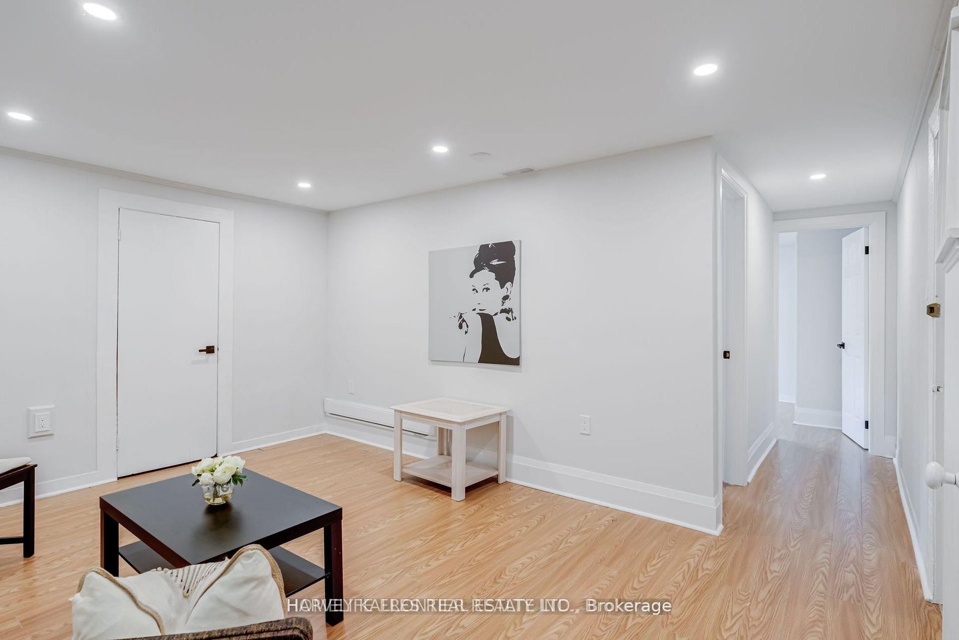 208 Betty Ann Drive, Toronto