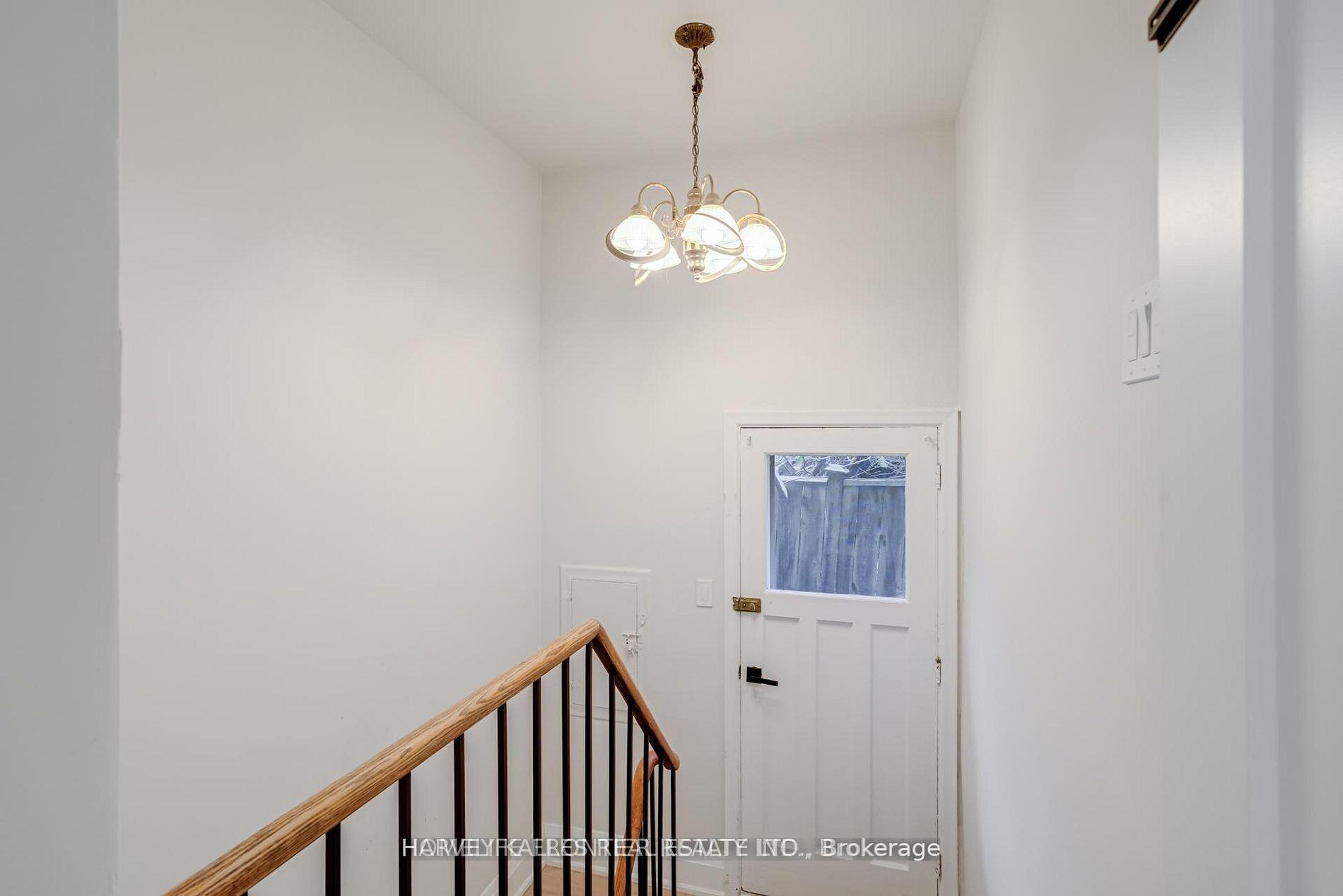 208 Betty Ann Drive, Toronto