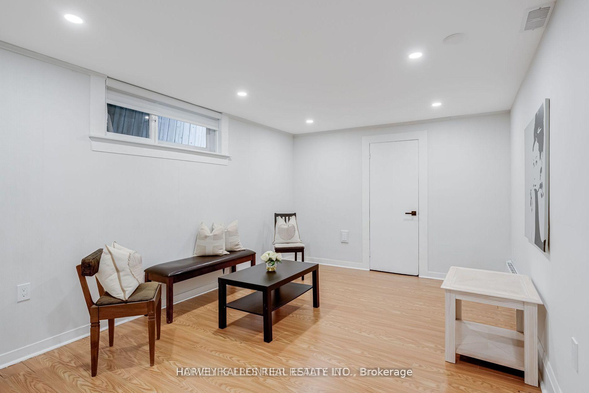 208 Betty Ann Drive, Toronto