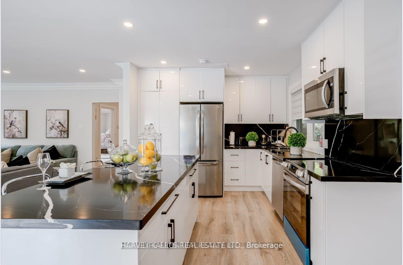 208 Betty Ann Drive, Toronto