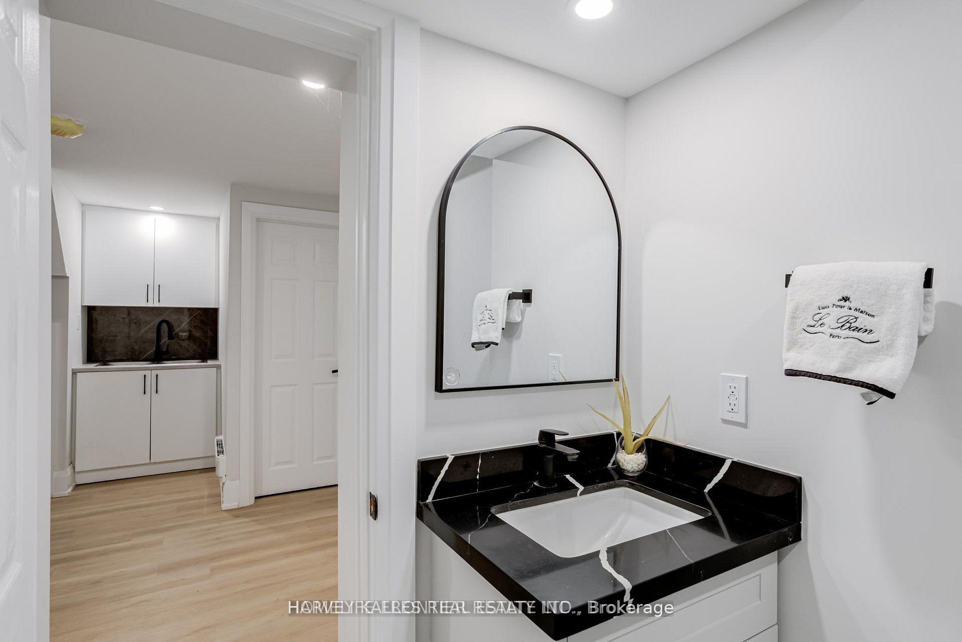 208 Betty Ann Drive, Toronto