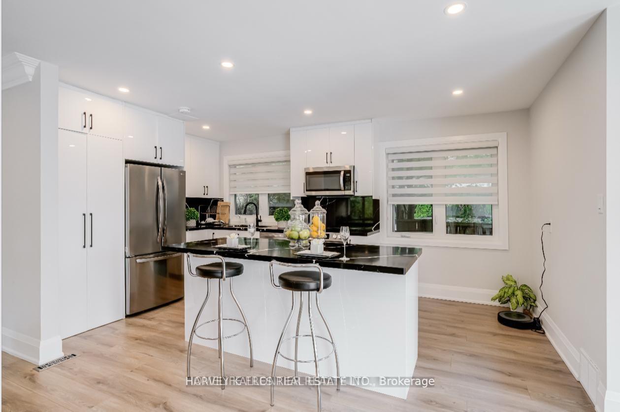 208 Betty Ann Drive, Toronto