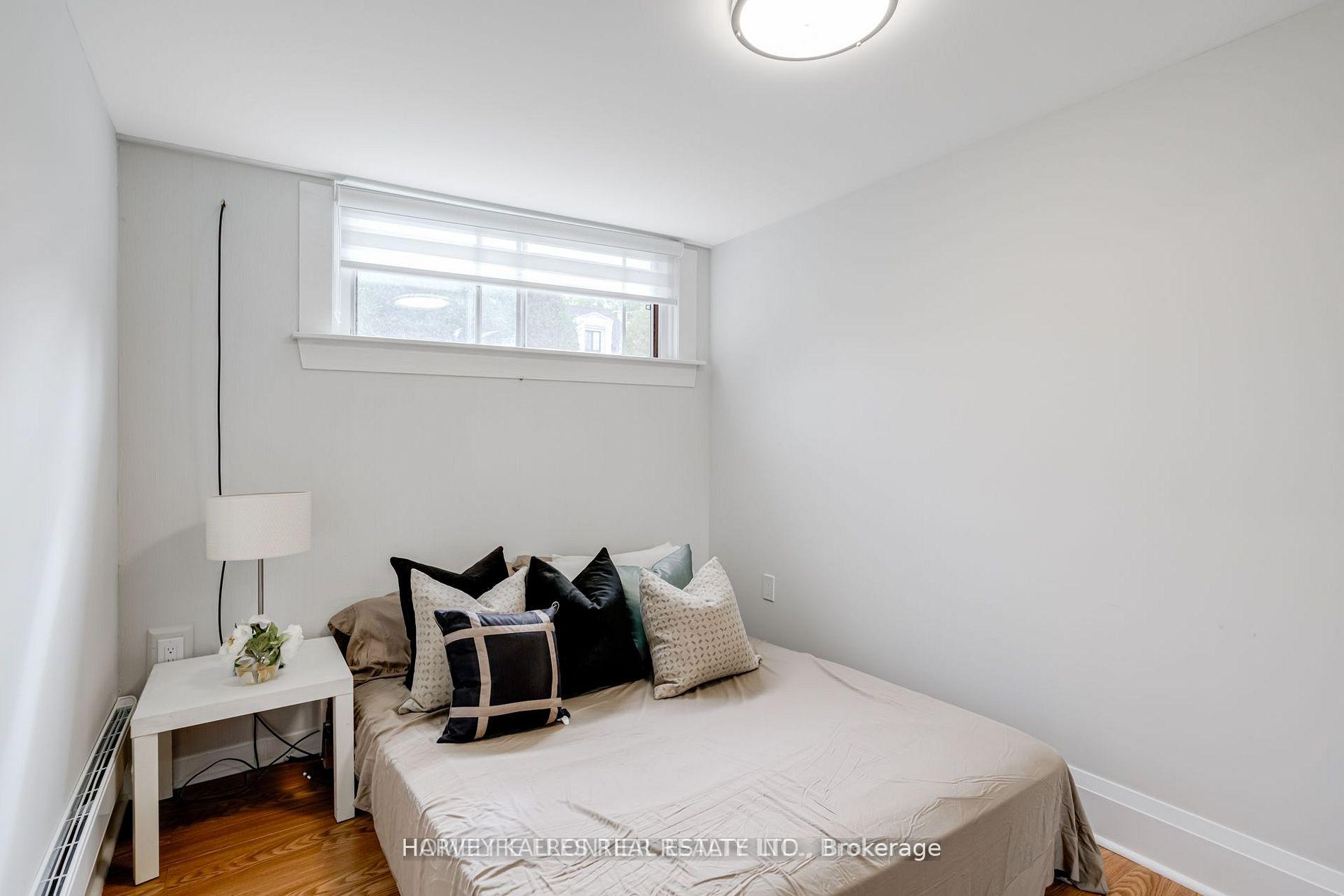 208 Betty Ann Drive, Toronto