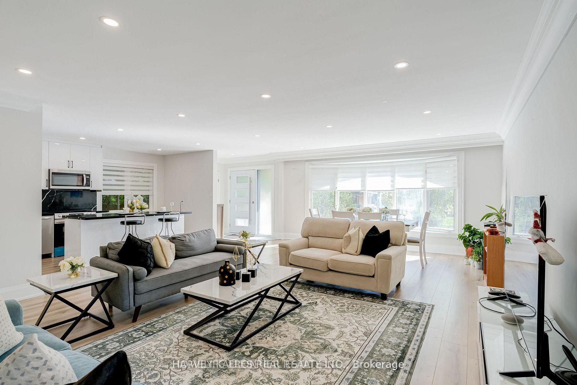 208 Betty Ann Drive, Toronto