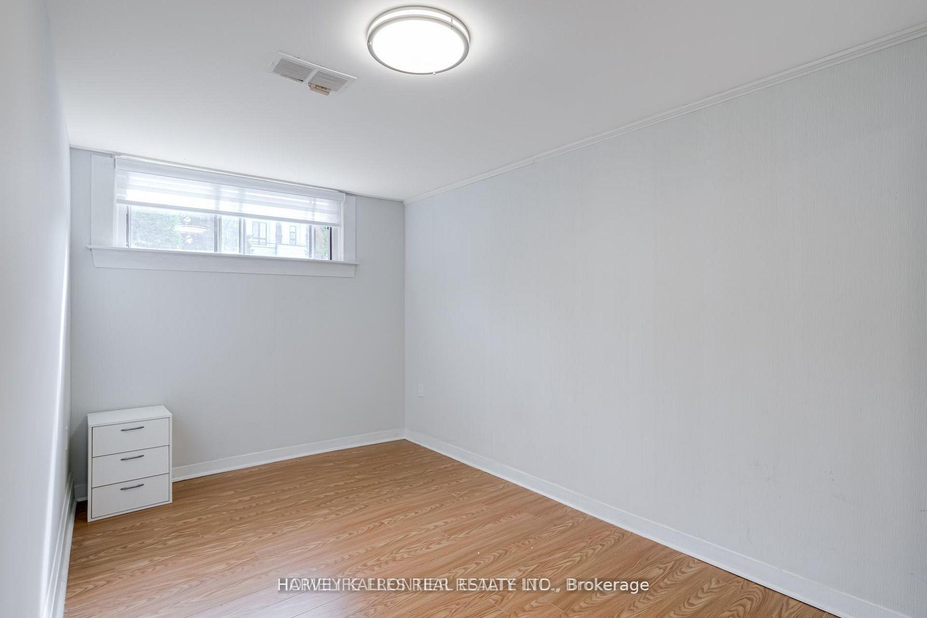 208 Betty Ann Drive, Toronto