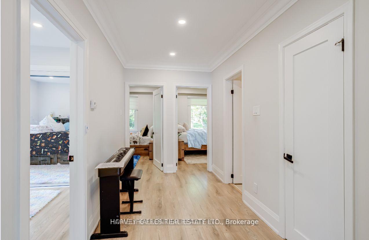 208 Betty Ann Drive, Toronto