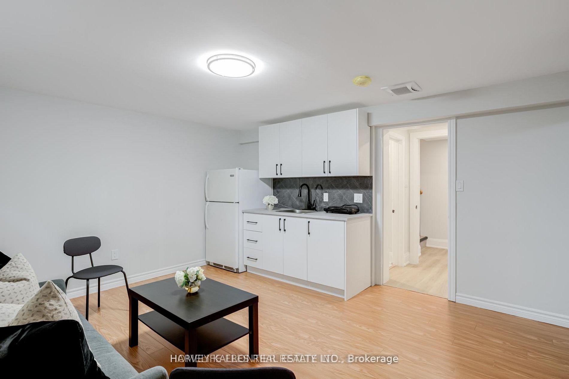 208 Betty Ann Drive, Toronto