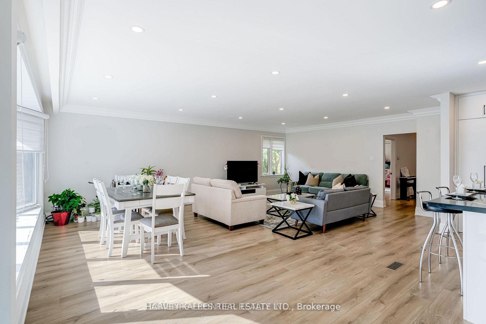 208 Betty Ann Drive, Toronto