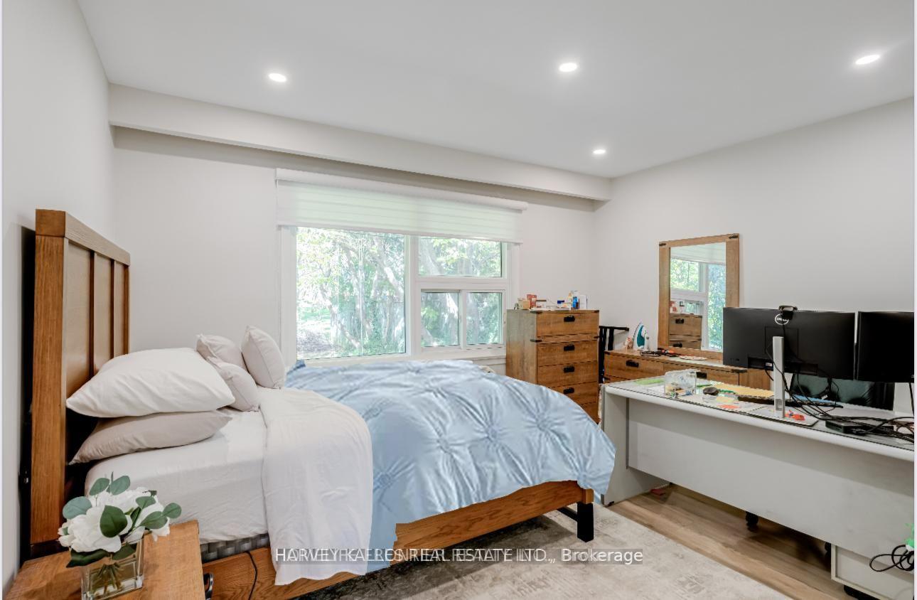 208 Betty Ann Drive, Toronto