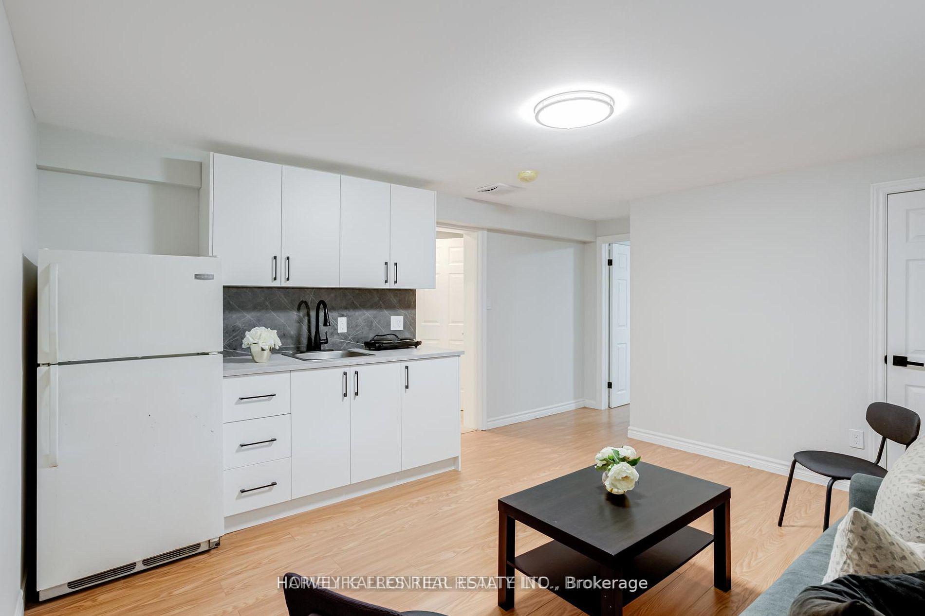 208 Betty Ann Drive, Toronto