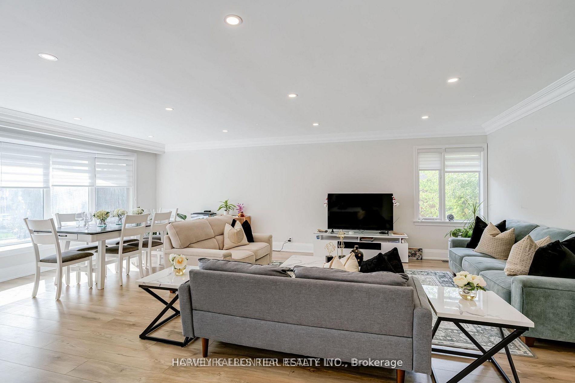 208 Betty Ann Drive, Toronto