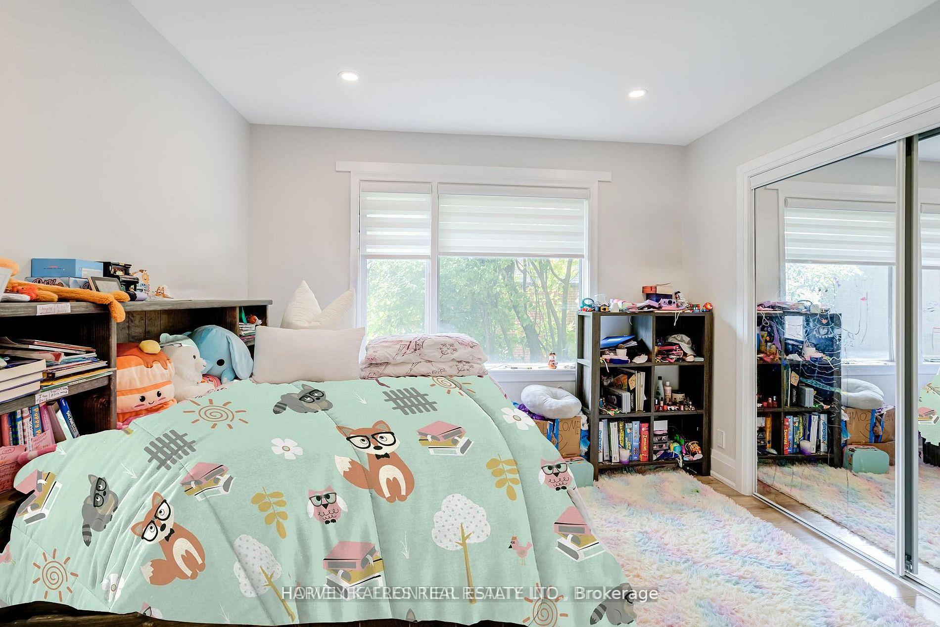 208 Betty Ann Drive, Toronto